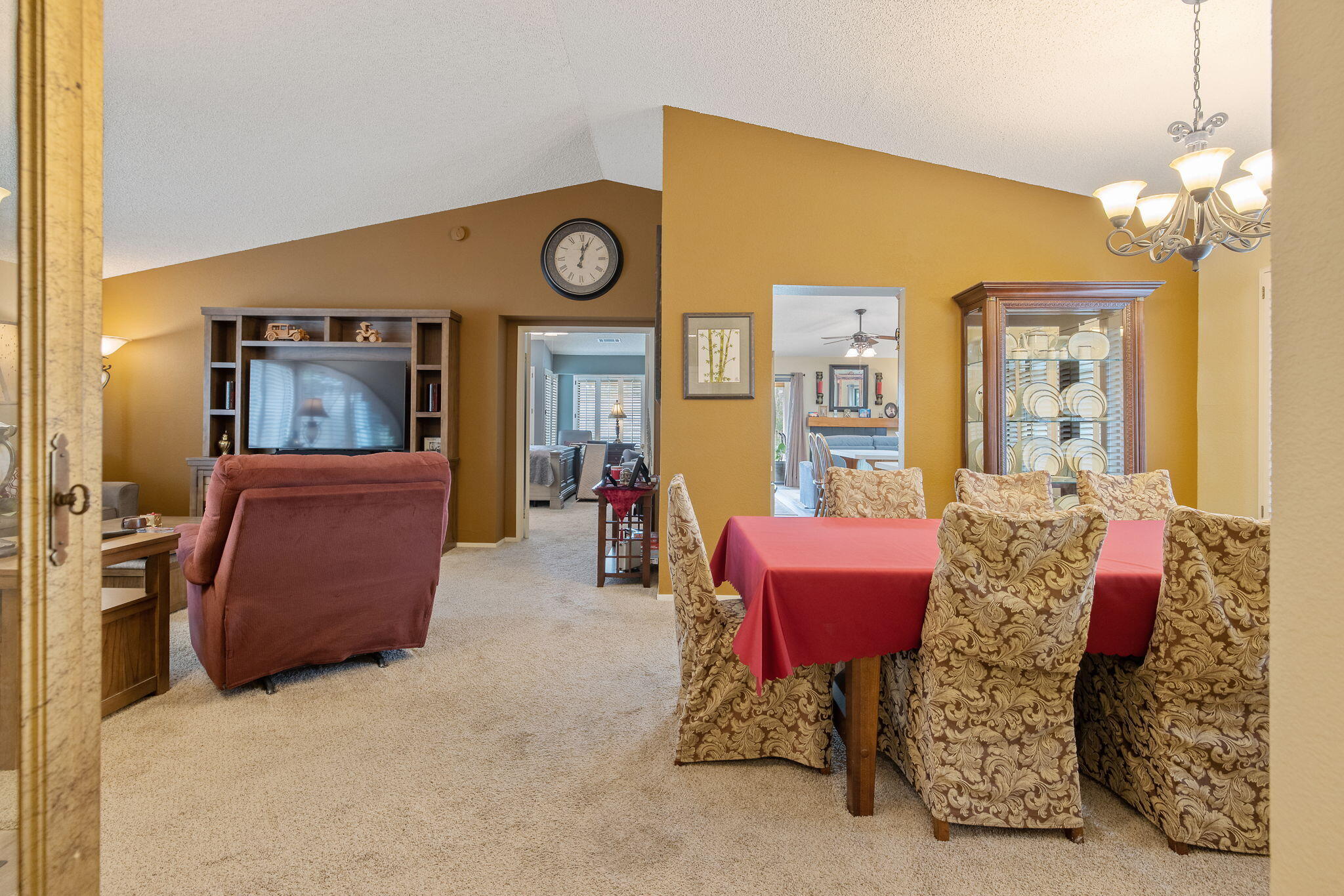 1443 E Vassar Dr, Visalia, CA 93292