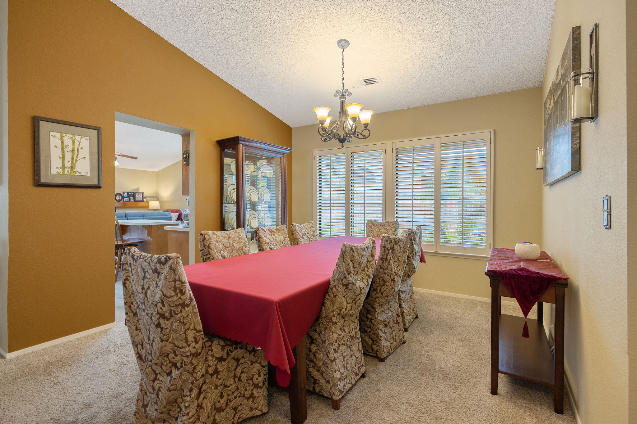 1443 E Vassar Dr, Visalia, CA 93292