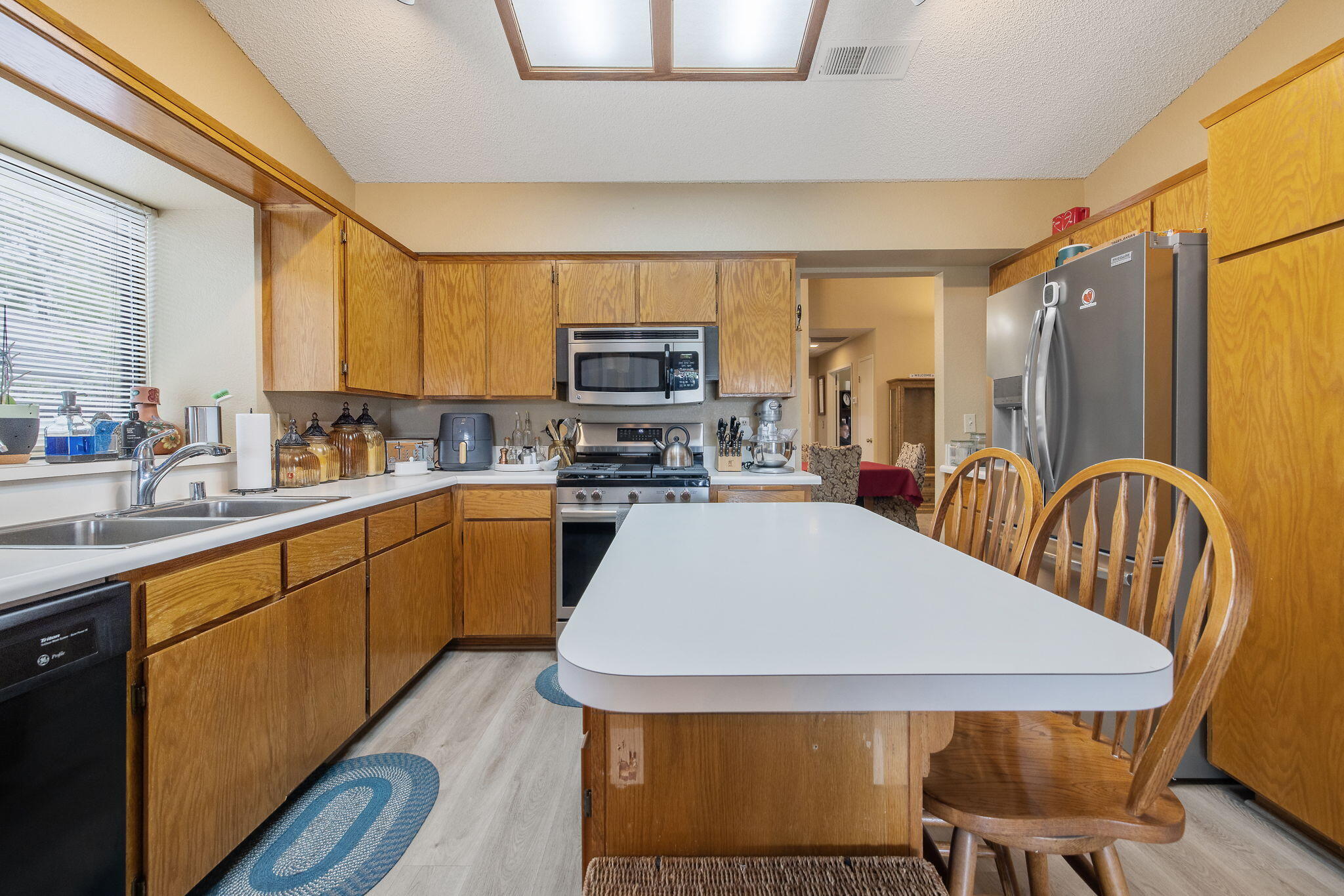 1443 E Vassar Dr, Visalia, CA 93292