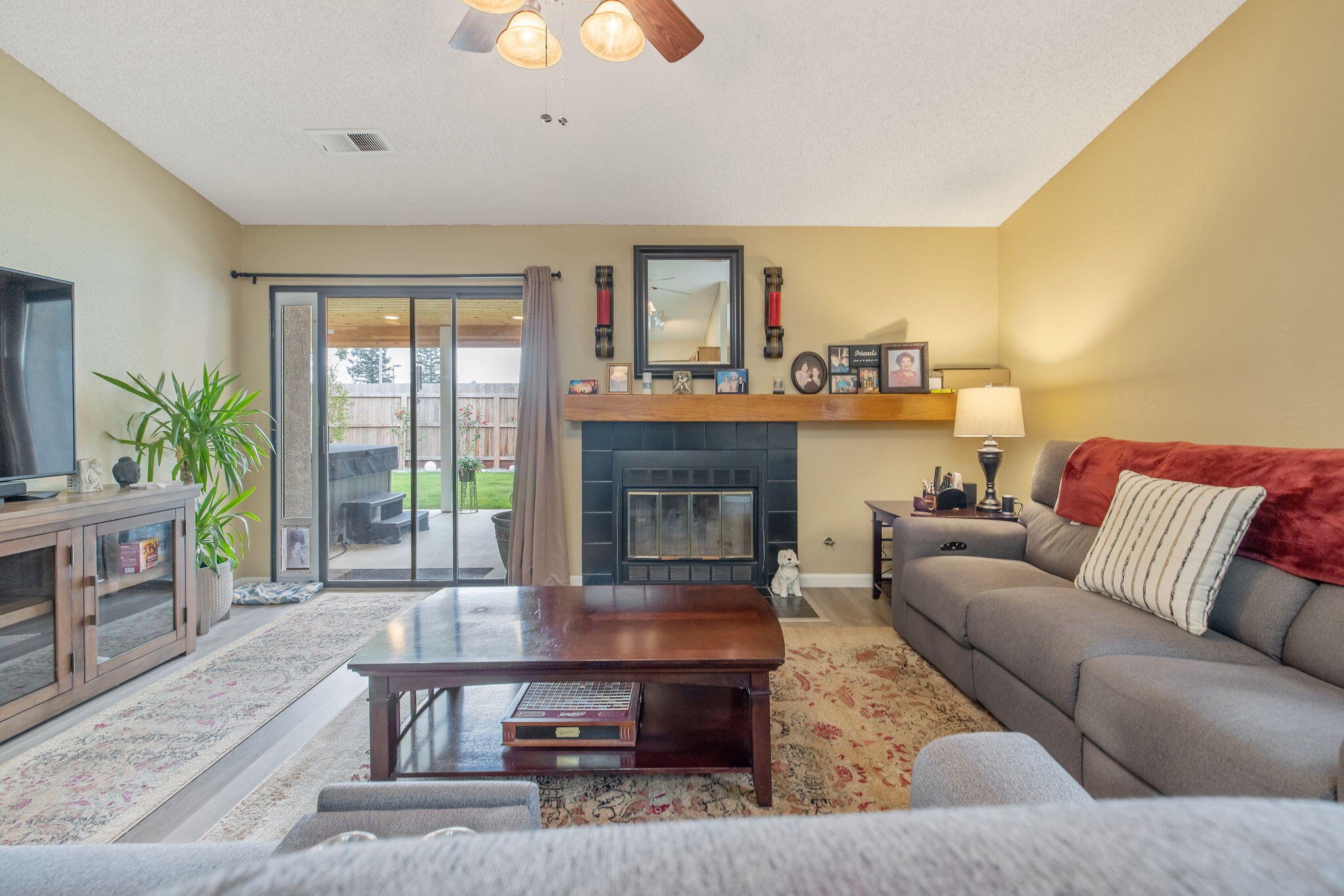 1443 E Vassar Dr, Visalia, CA 93292