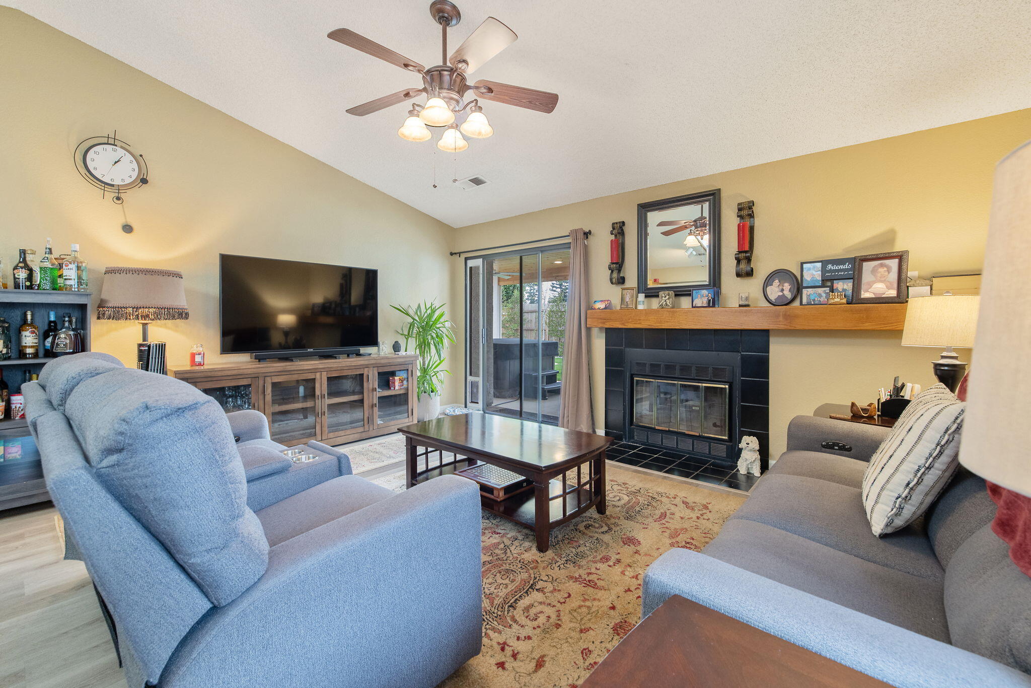 1443 E Vassar Dr, Visalia, CA 93292