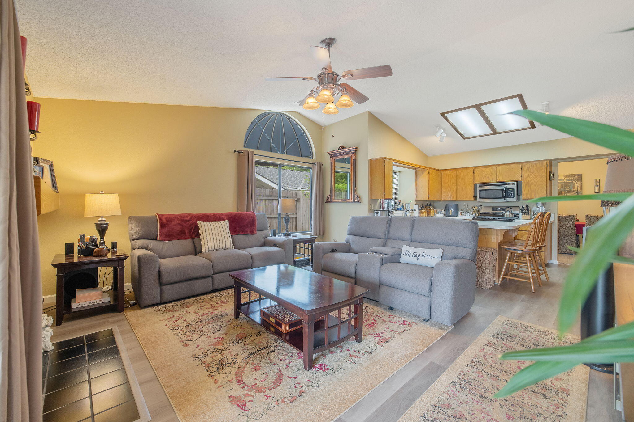 1443 E Vassar Dr, Visalia, CA 93292