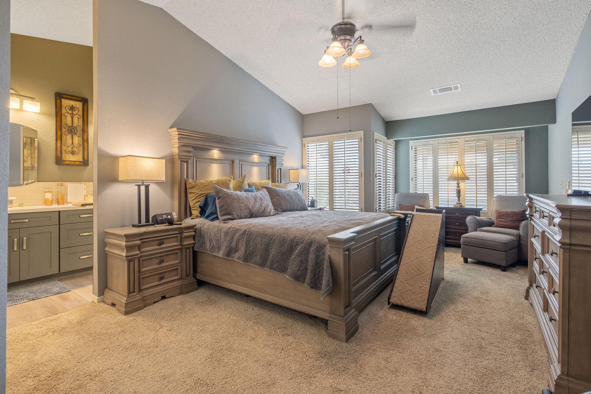 1443 E Vassar Dr, Visalia, CA 93292