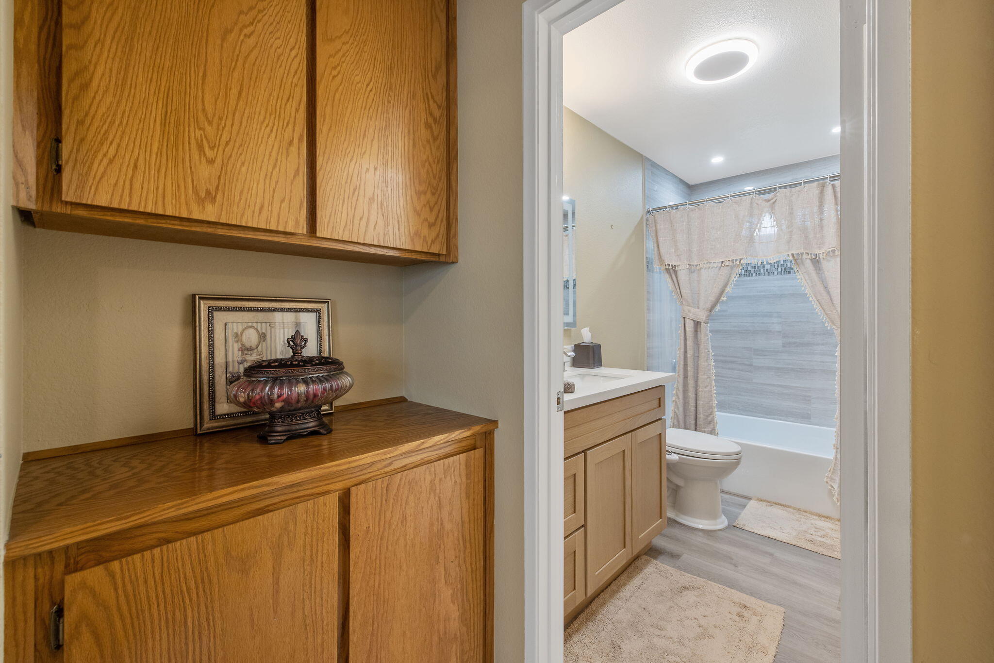 1443 E Vassar Dr, Visalia, CA 93292