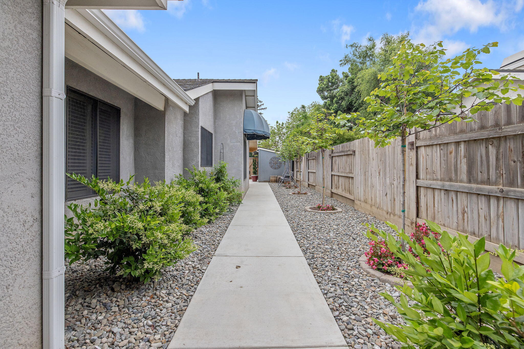 1443 E Vassar Dr, Visalia, CA 93292