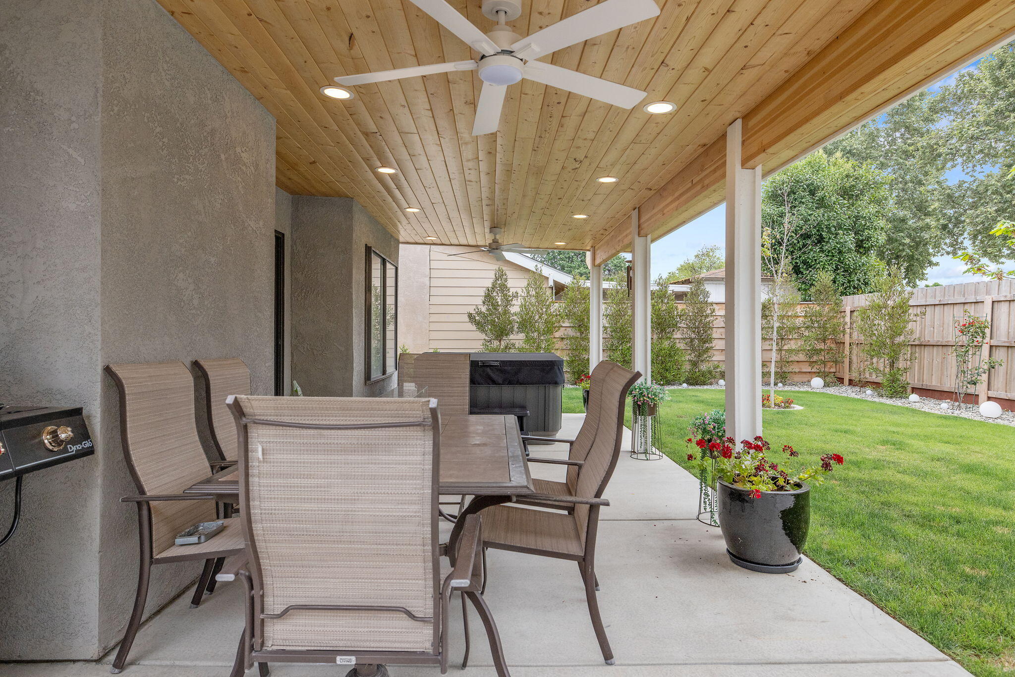 1443 E Vassar Dr, Visalia, CA 93292