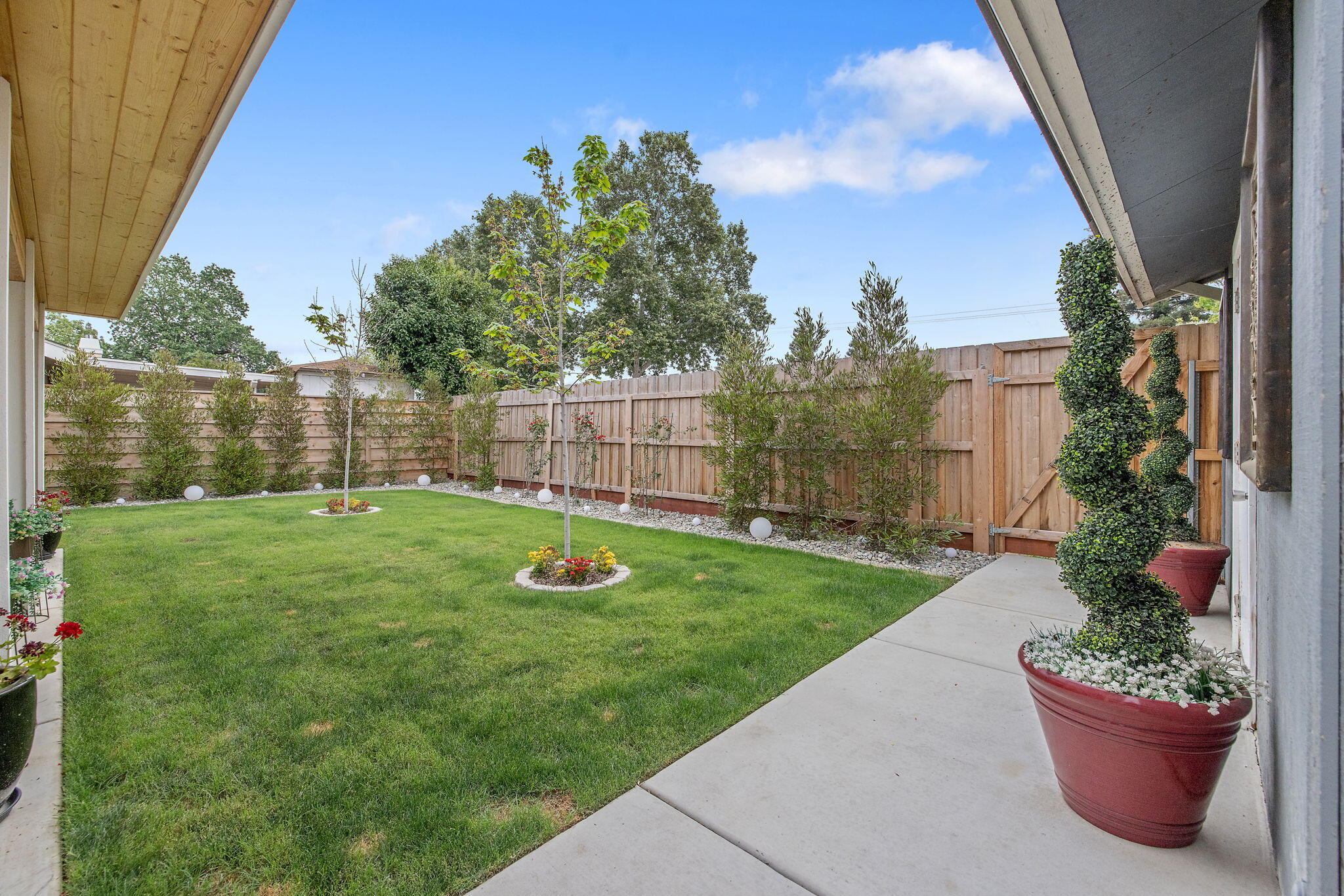 1443 E Vassar Dr, Visalia, CA 93292