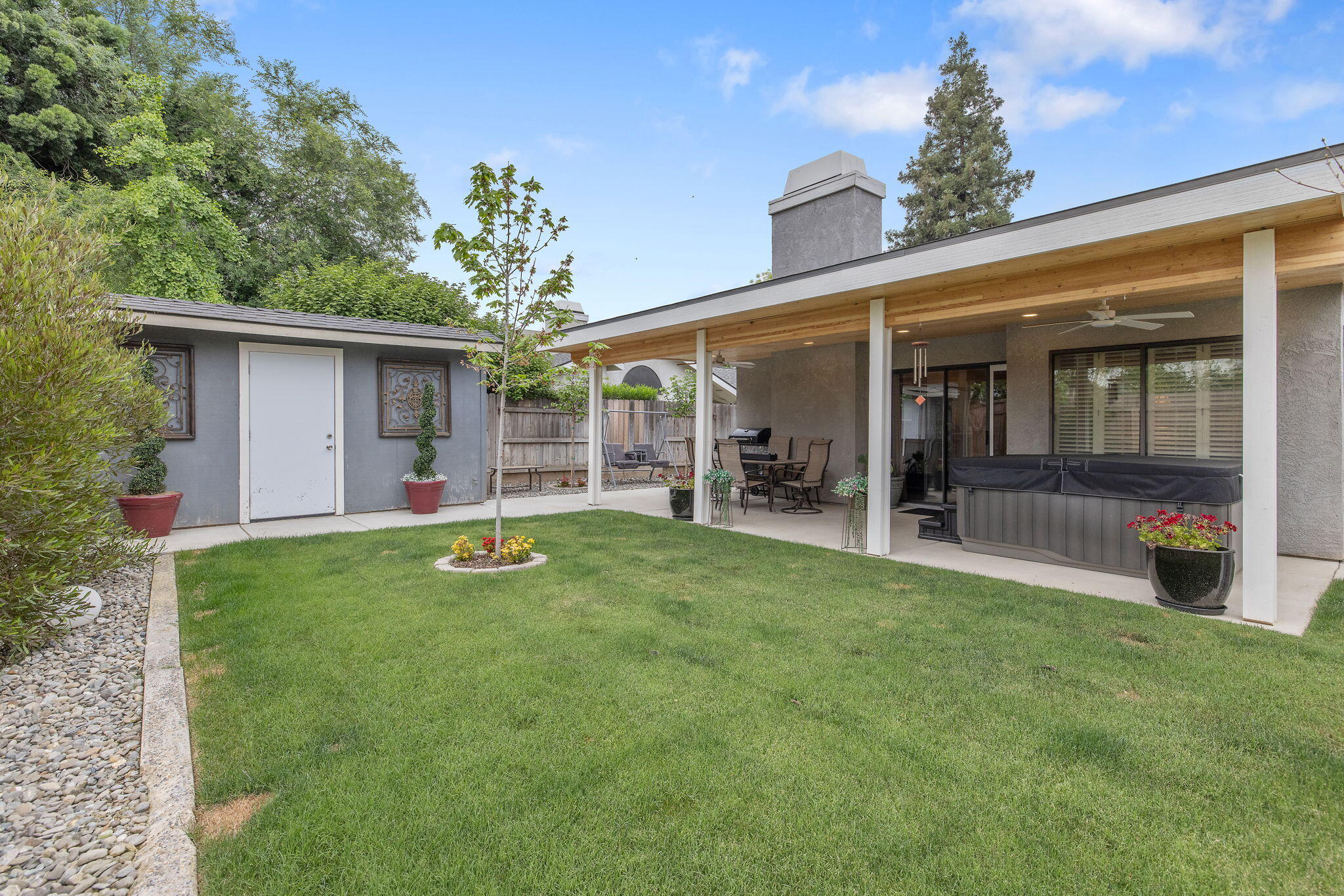 1443 E Vassar Dr, Visalia, CA 93292