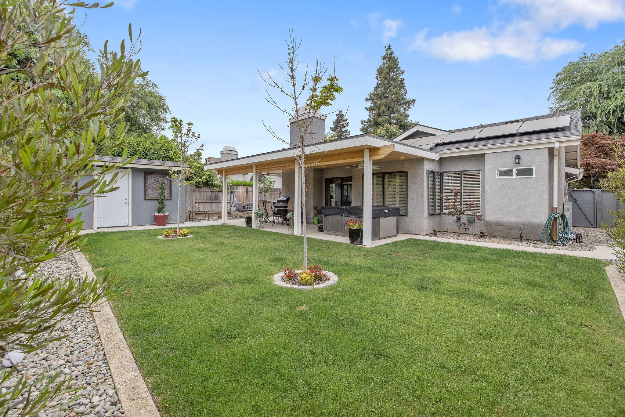 1443 E Vassar Dr, Visalia, CA 93292