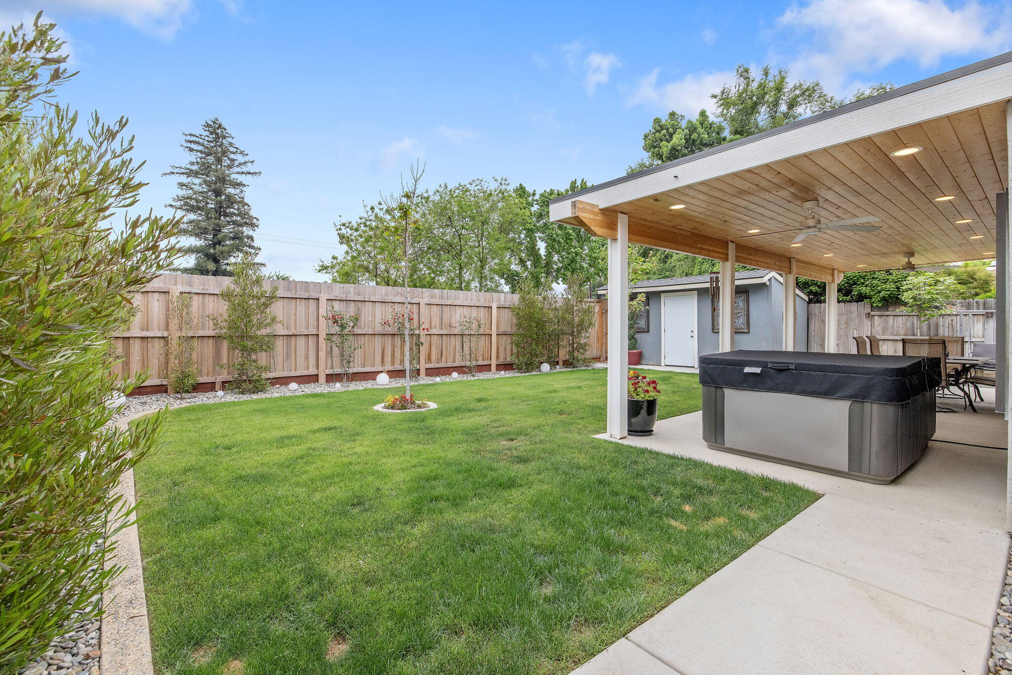 1443 E Vassar Dr, Visalia, CA 93292