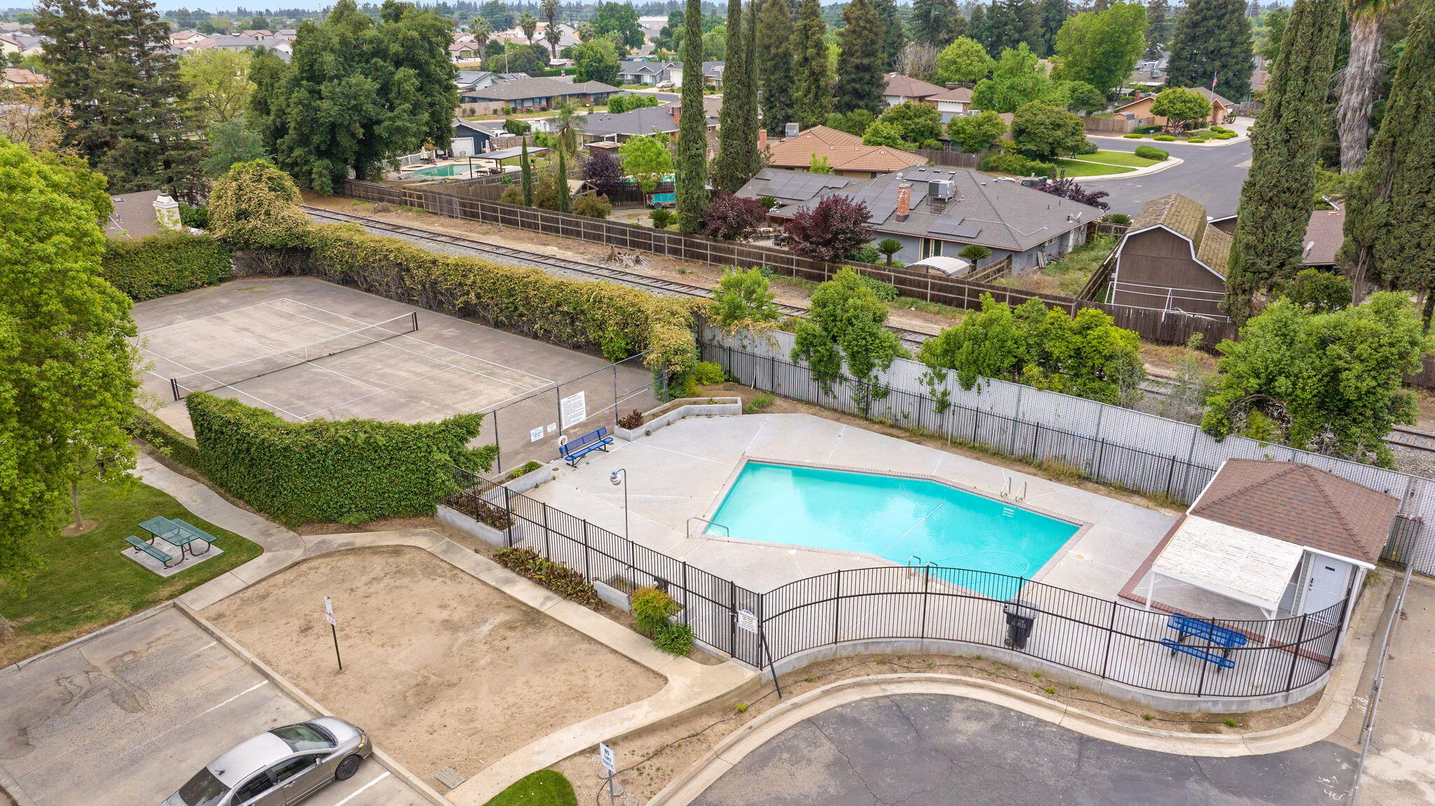 1443 E Vassar Dr, Visalia, CA 93292