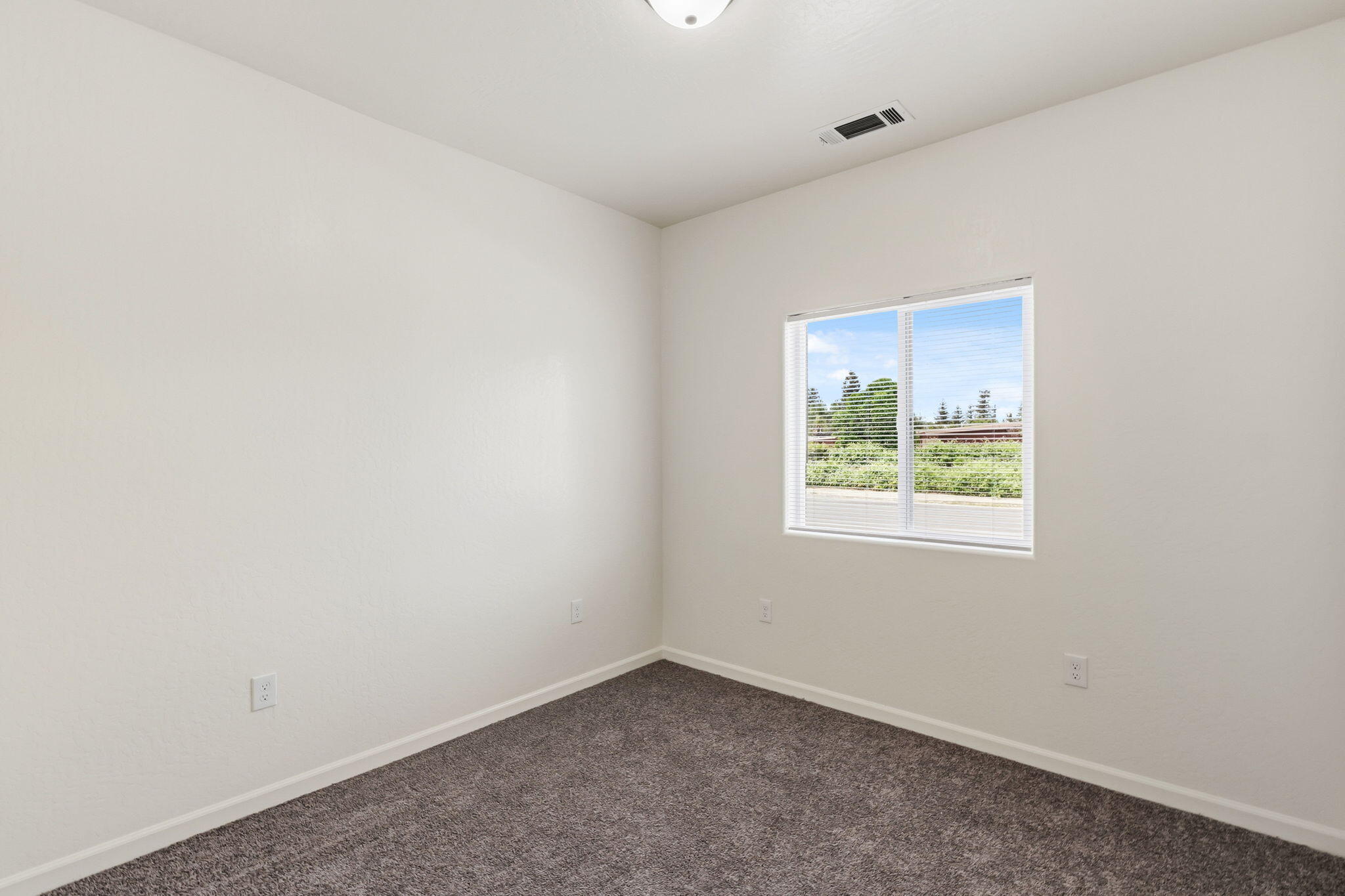 3441 E Douglas Ave, Visalia, CA 93292