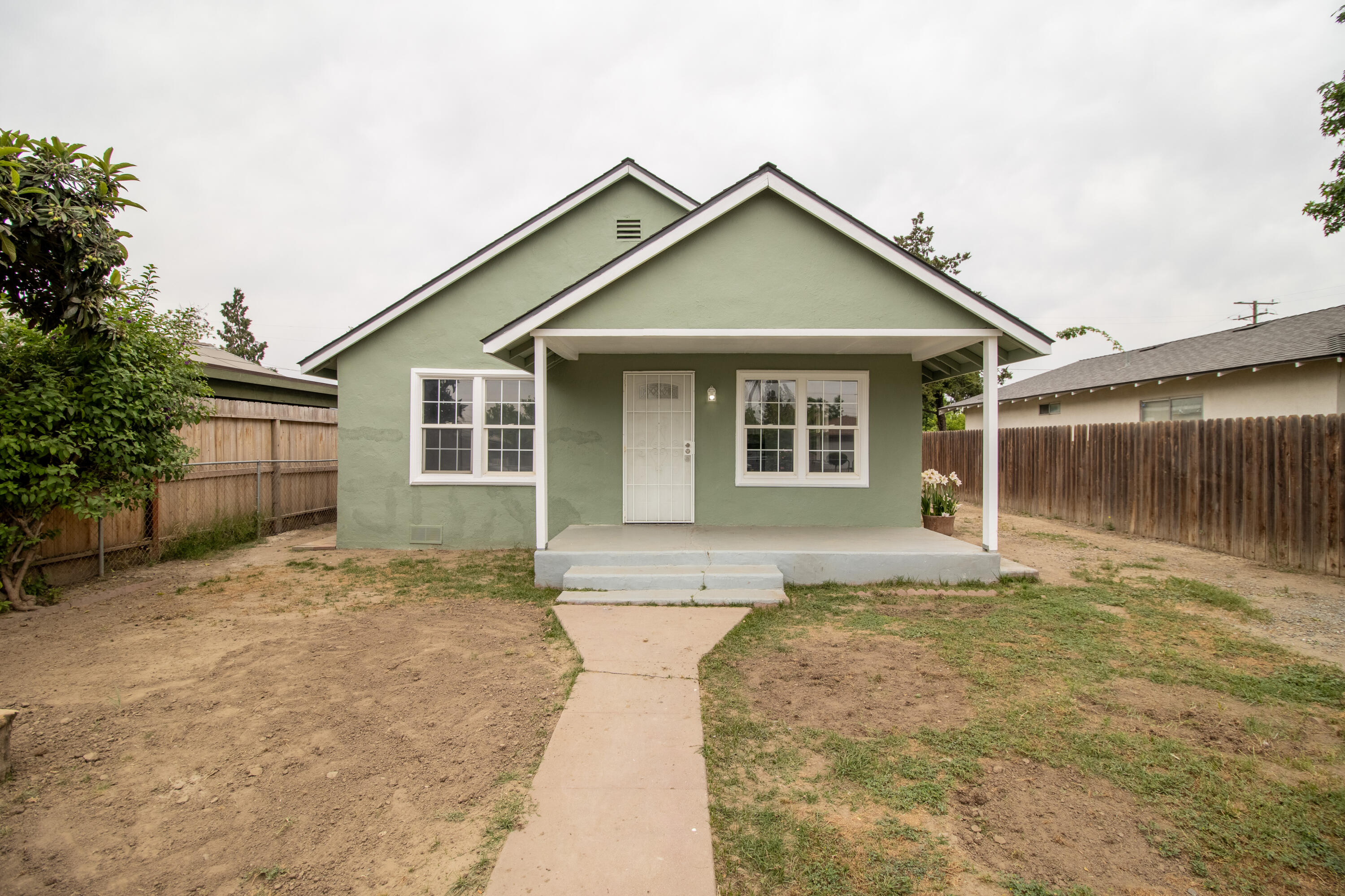 818 W W Sweet Ave, Visalia, CA 93291