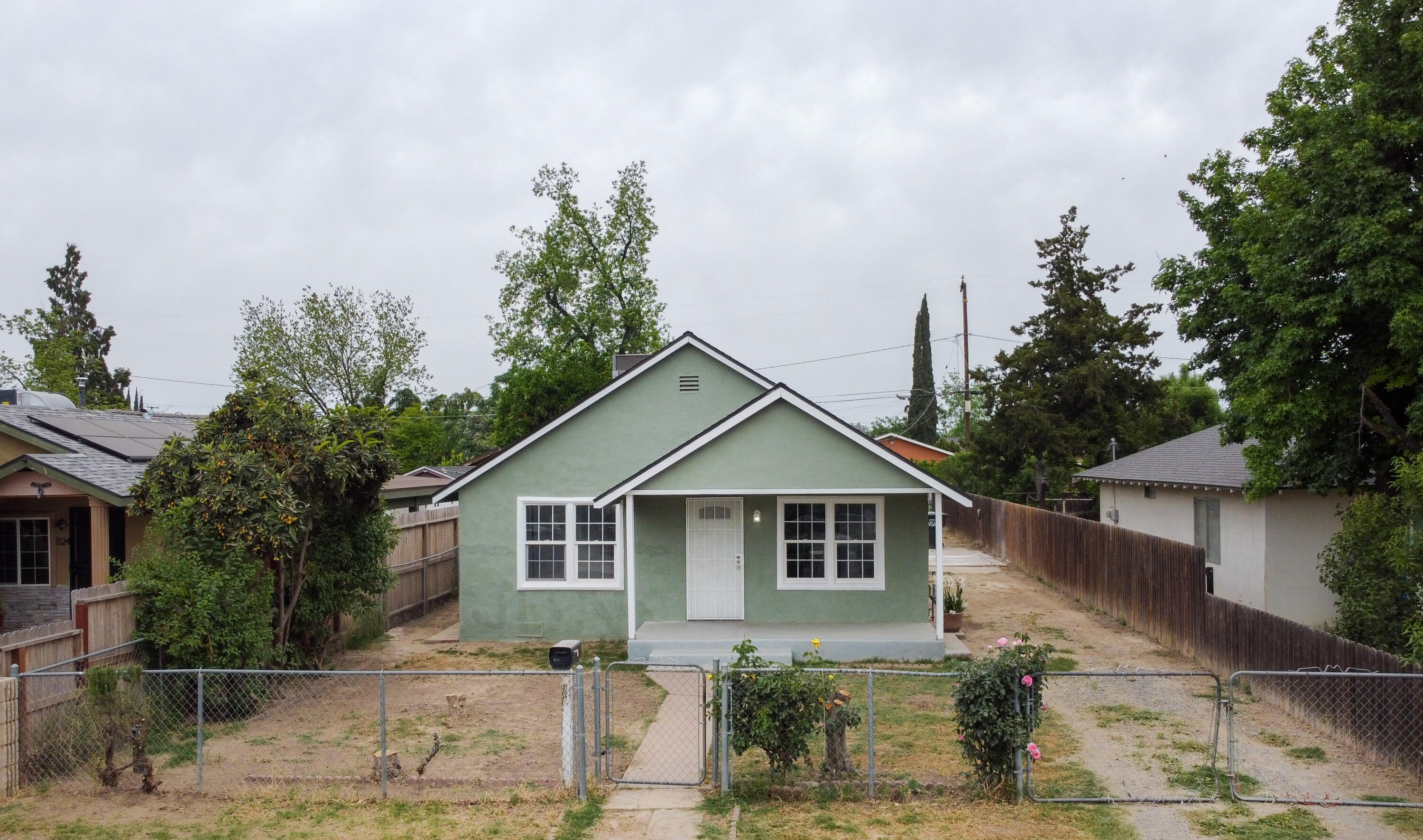 818 W W Sweet Ave, Visalia, CA 93291