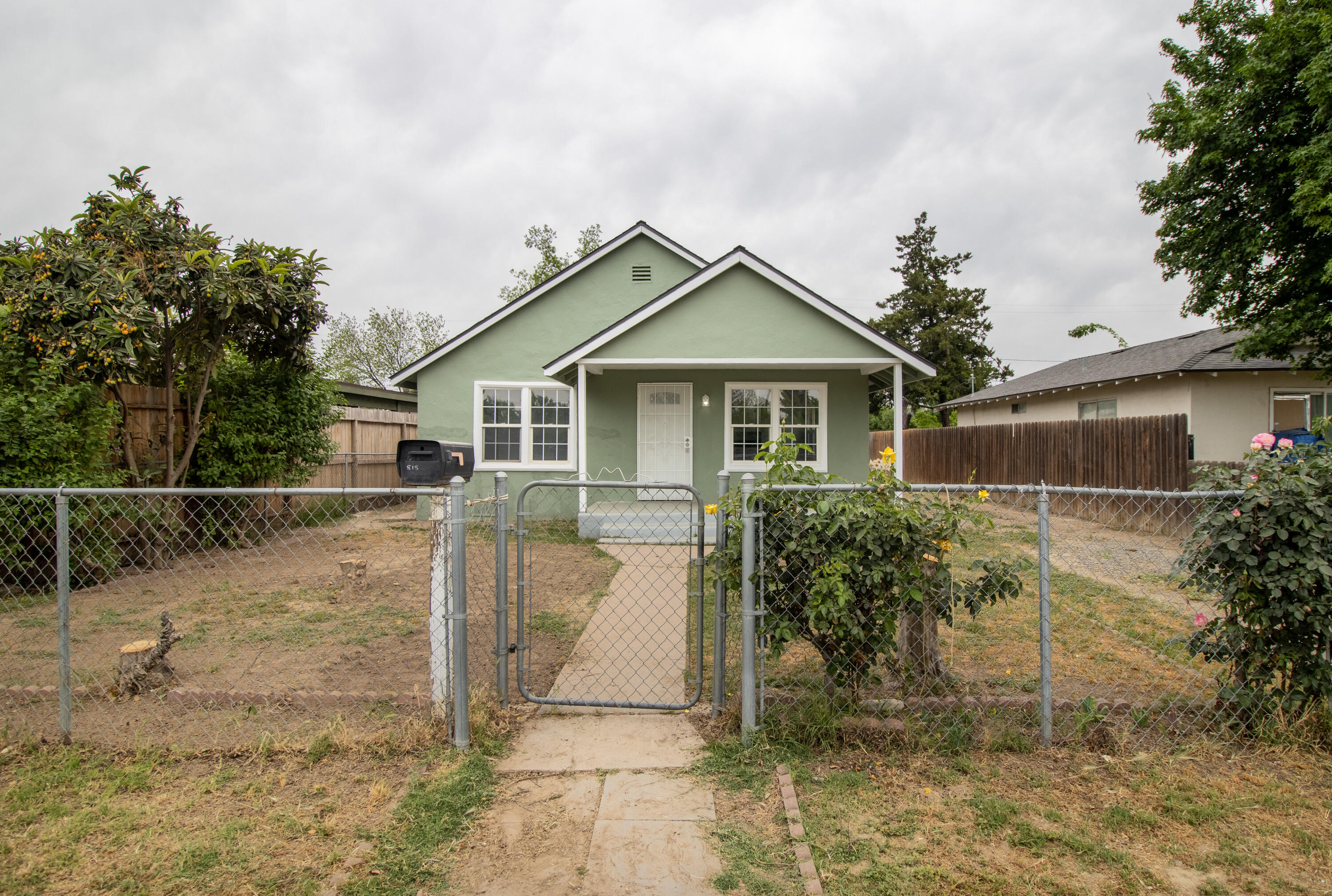 818 W W Sweet Ave, Visalia, CA 93291
