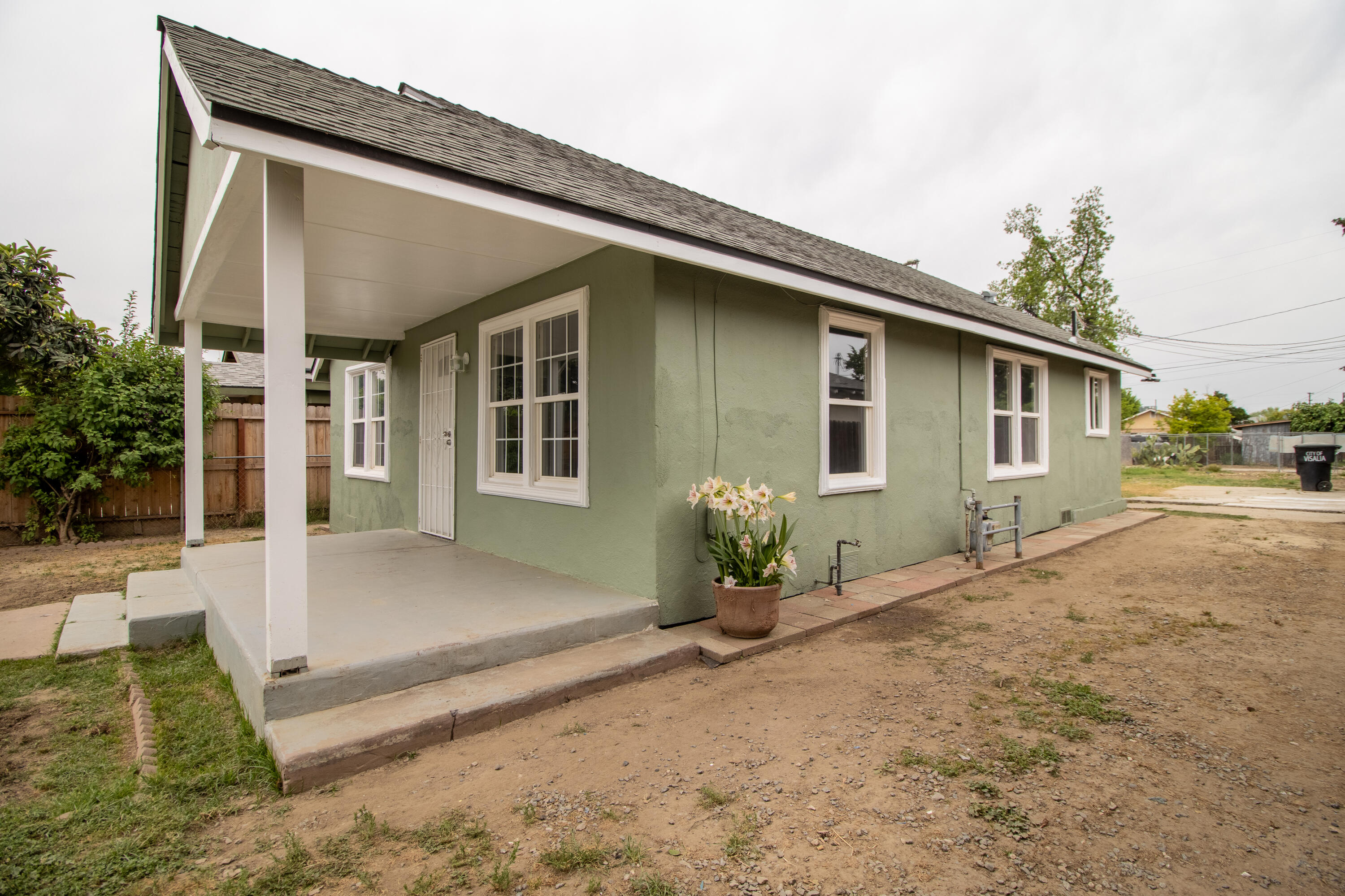 818 W W Sweet Ave, Visalia, CA 93291