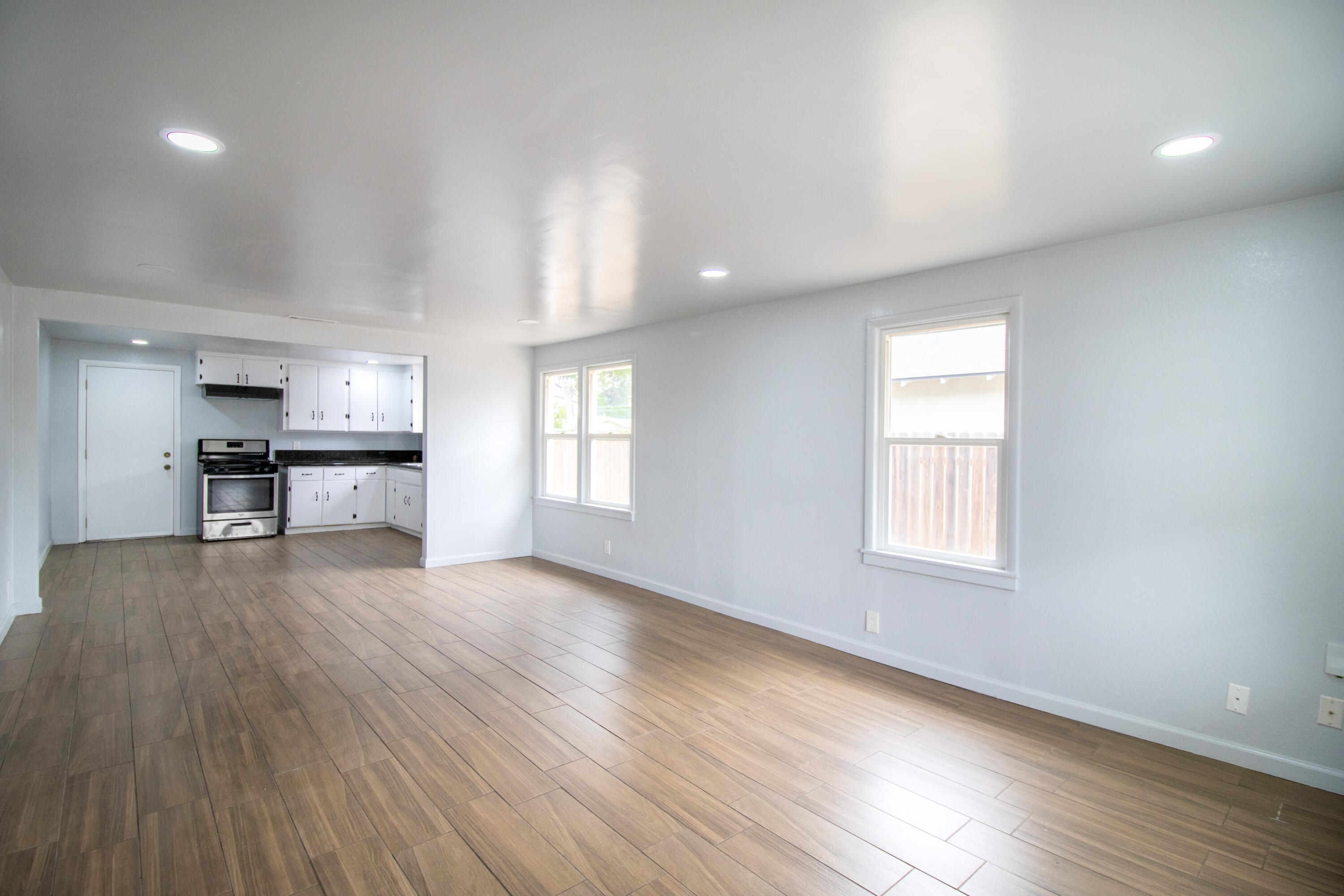 818 W W Sweet Ave, Visalia, CA 93291