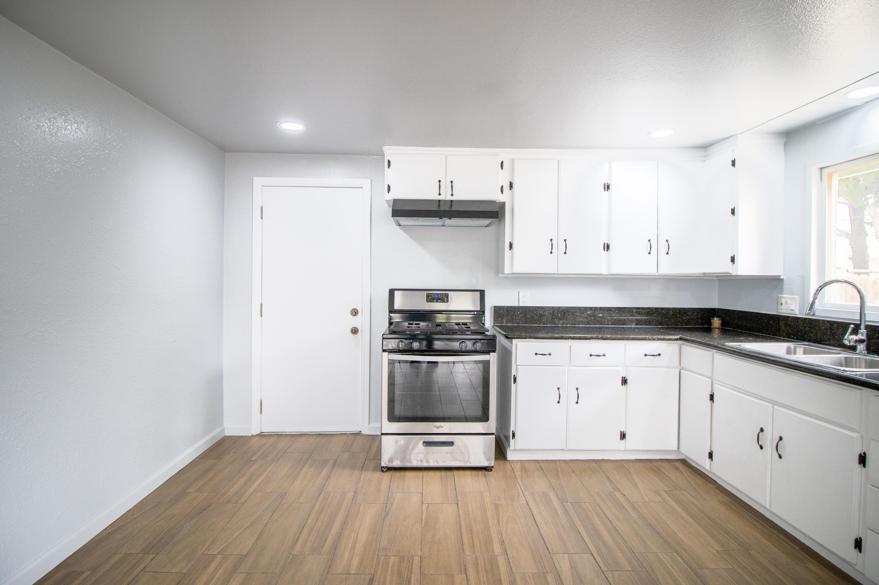 818 W W Sweet Ave, Visalia, CA 93291