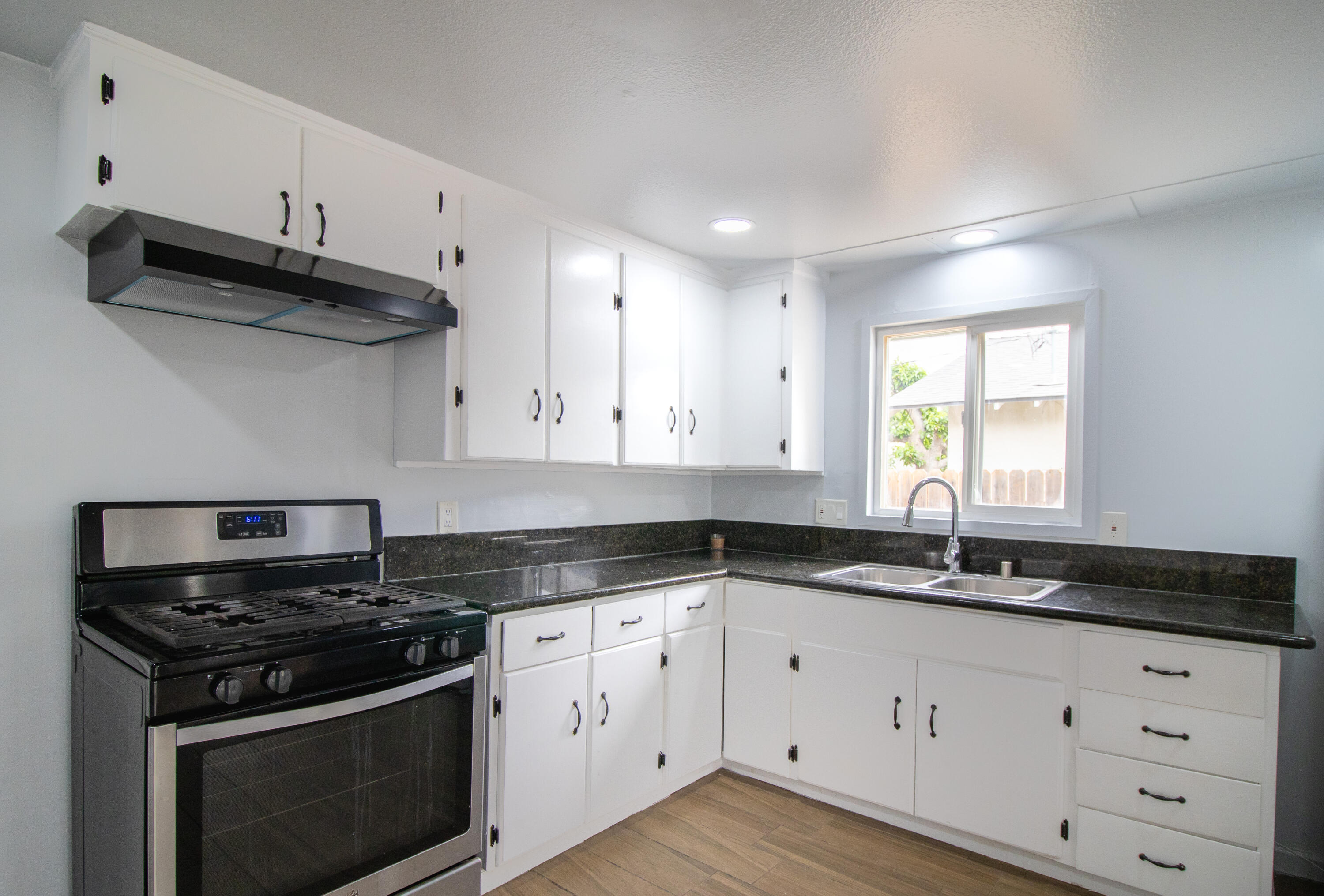 818 W W Sweet Ave, Visalia, CA 93291