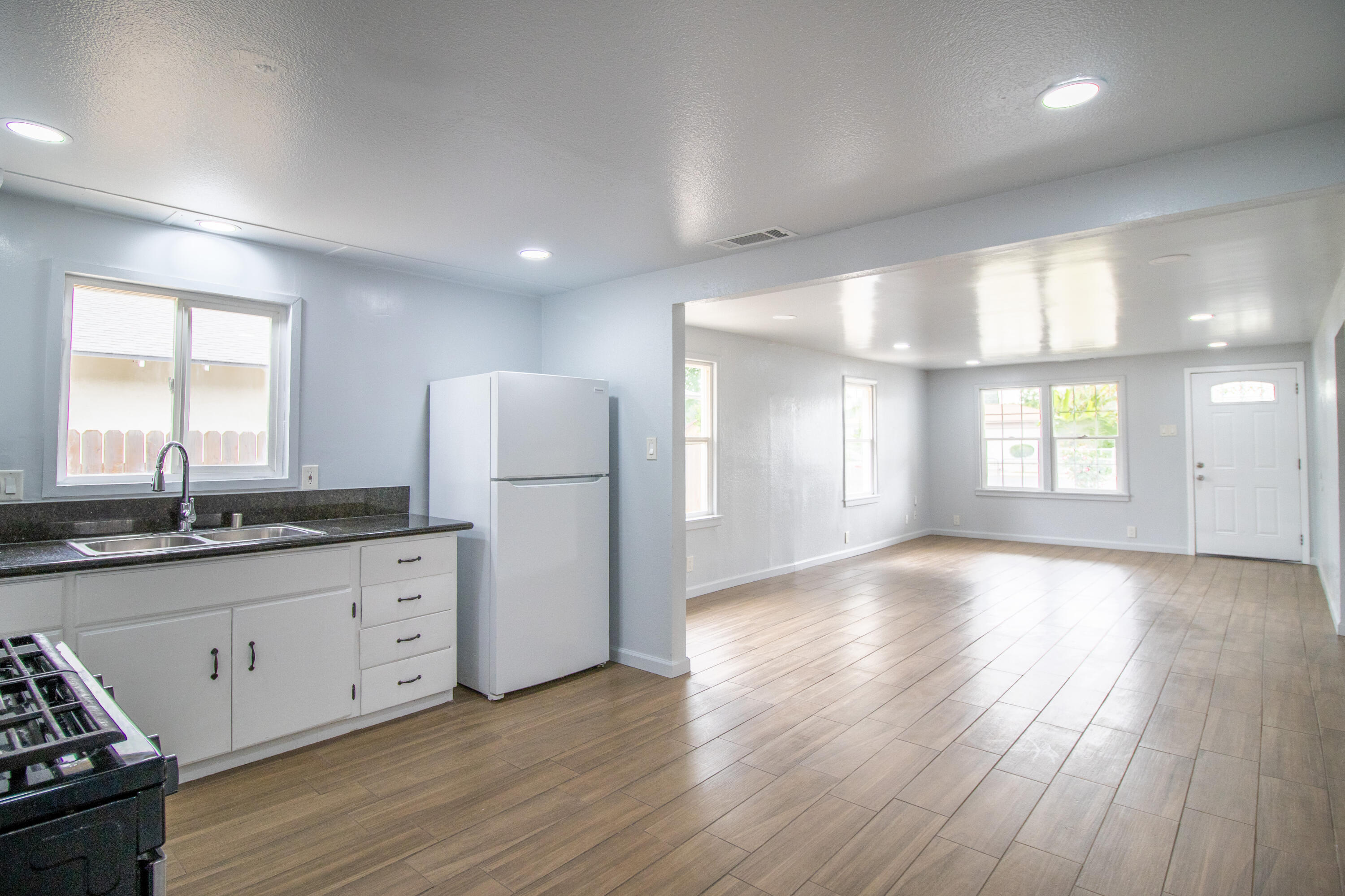 818 W W Sweet Ave, Visalia, CA 93291