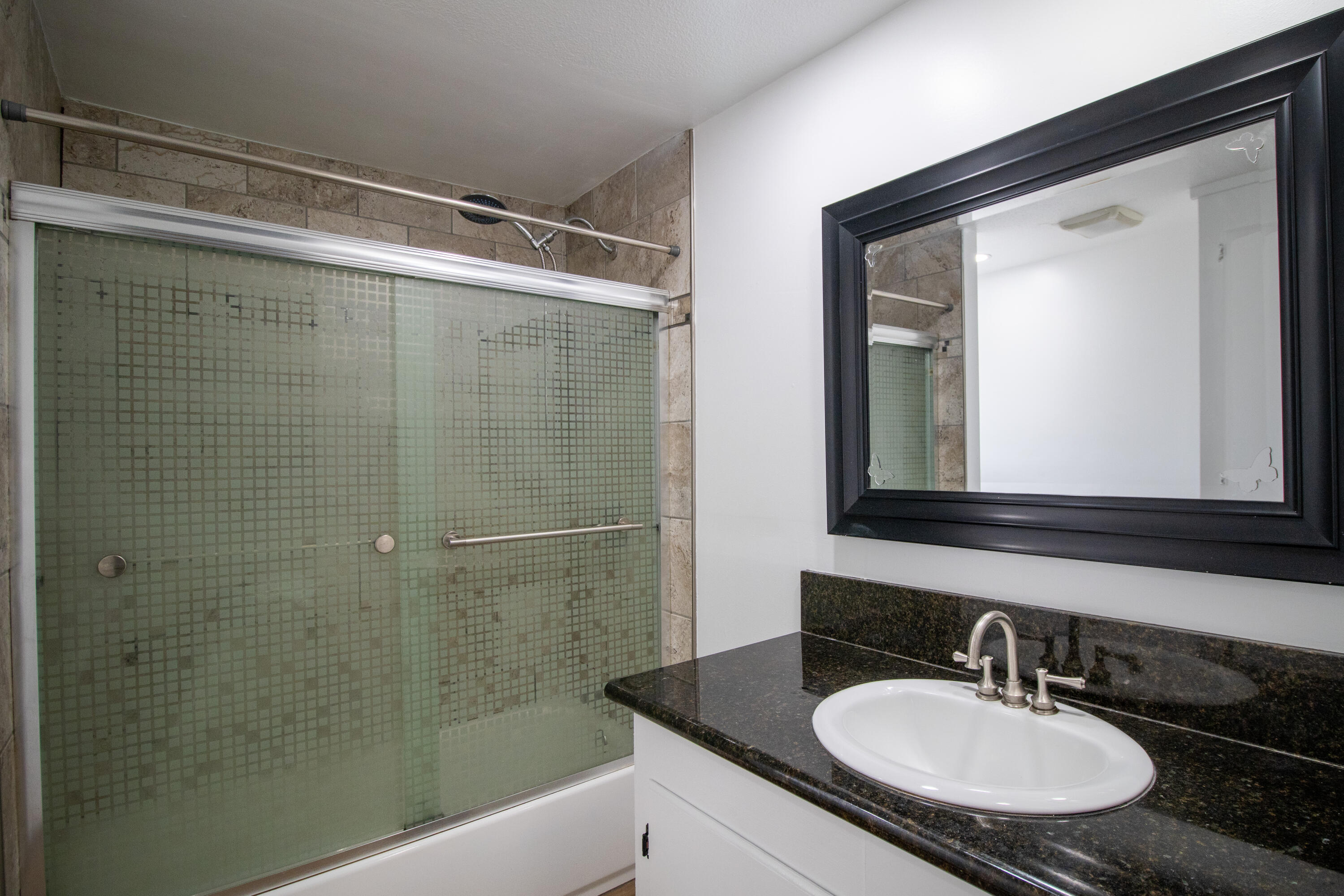 818 W W Sweet Ave, Visalia, CA 93291