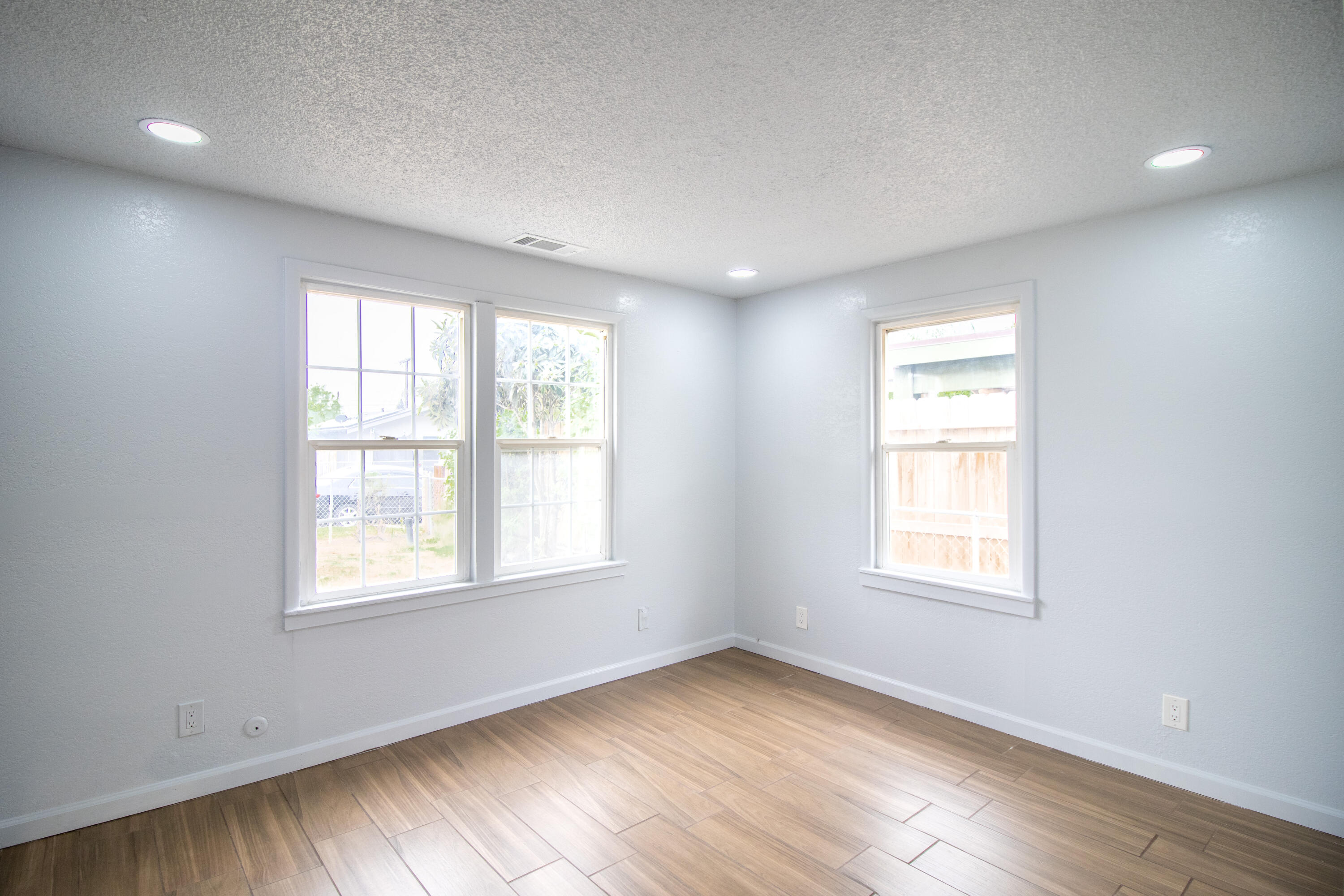 818 W W Sweet Ave, Visalia, CA 93291