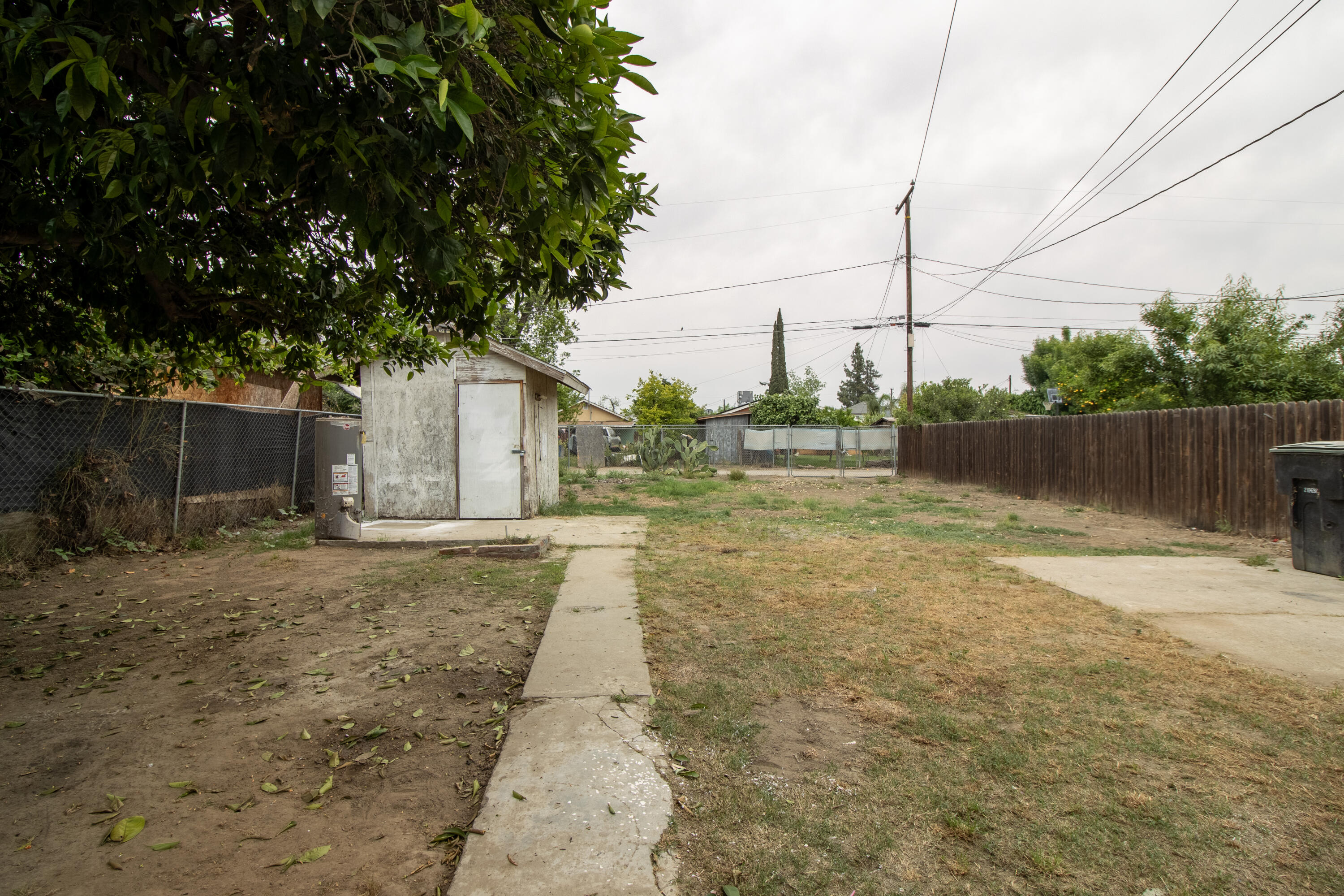 818 W W Sweet Ave, Visalia, CA 93291