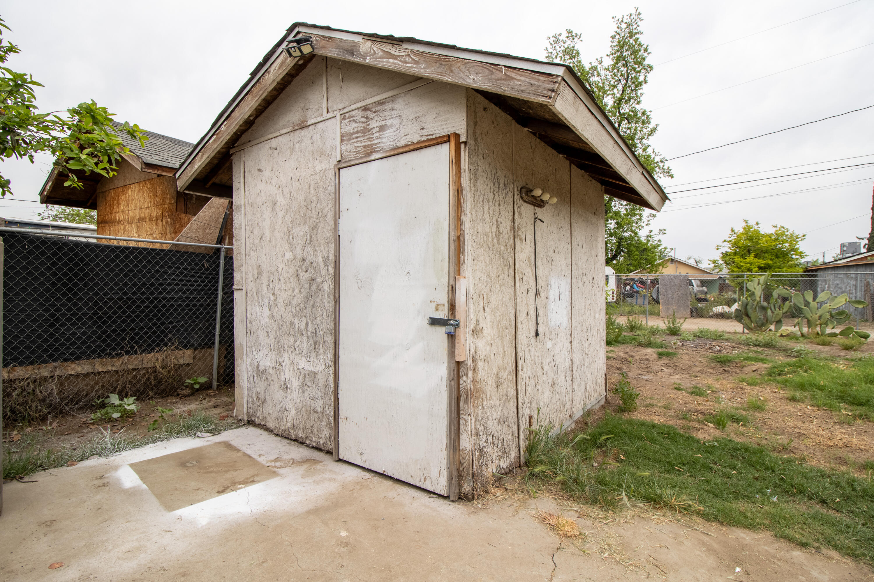 818 W W Sweet Ave, Visalia, CA 93291