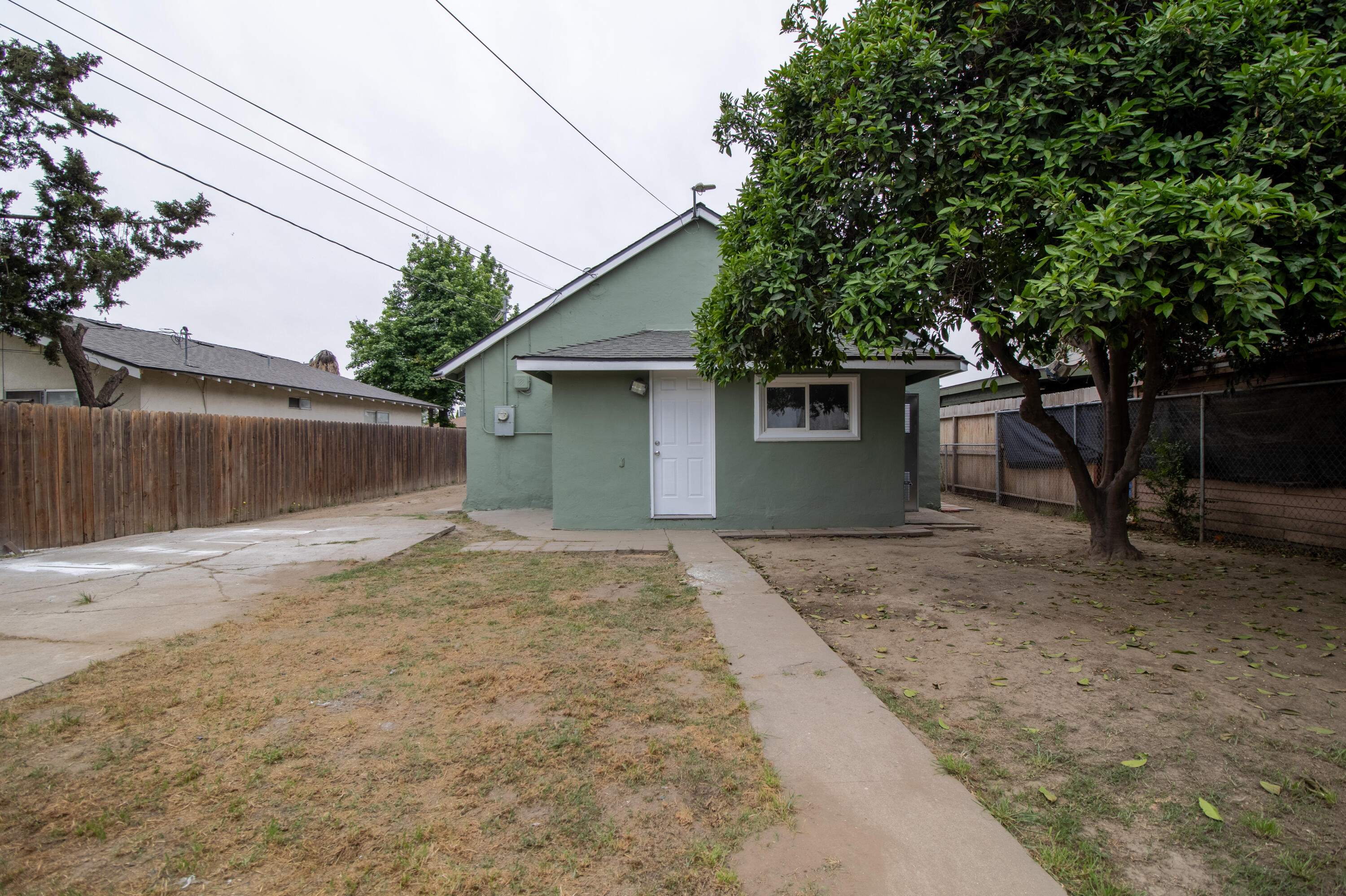 818 W W Sweet Ave, Visalia, CA 93291