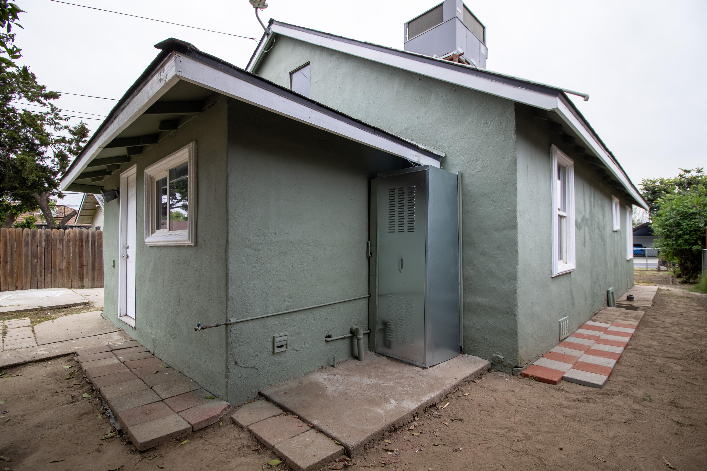 818 W W Sweet Ave, Visalia, CA 93291