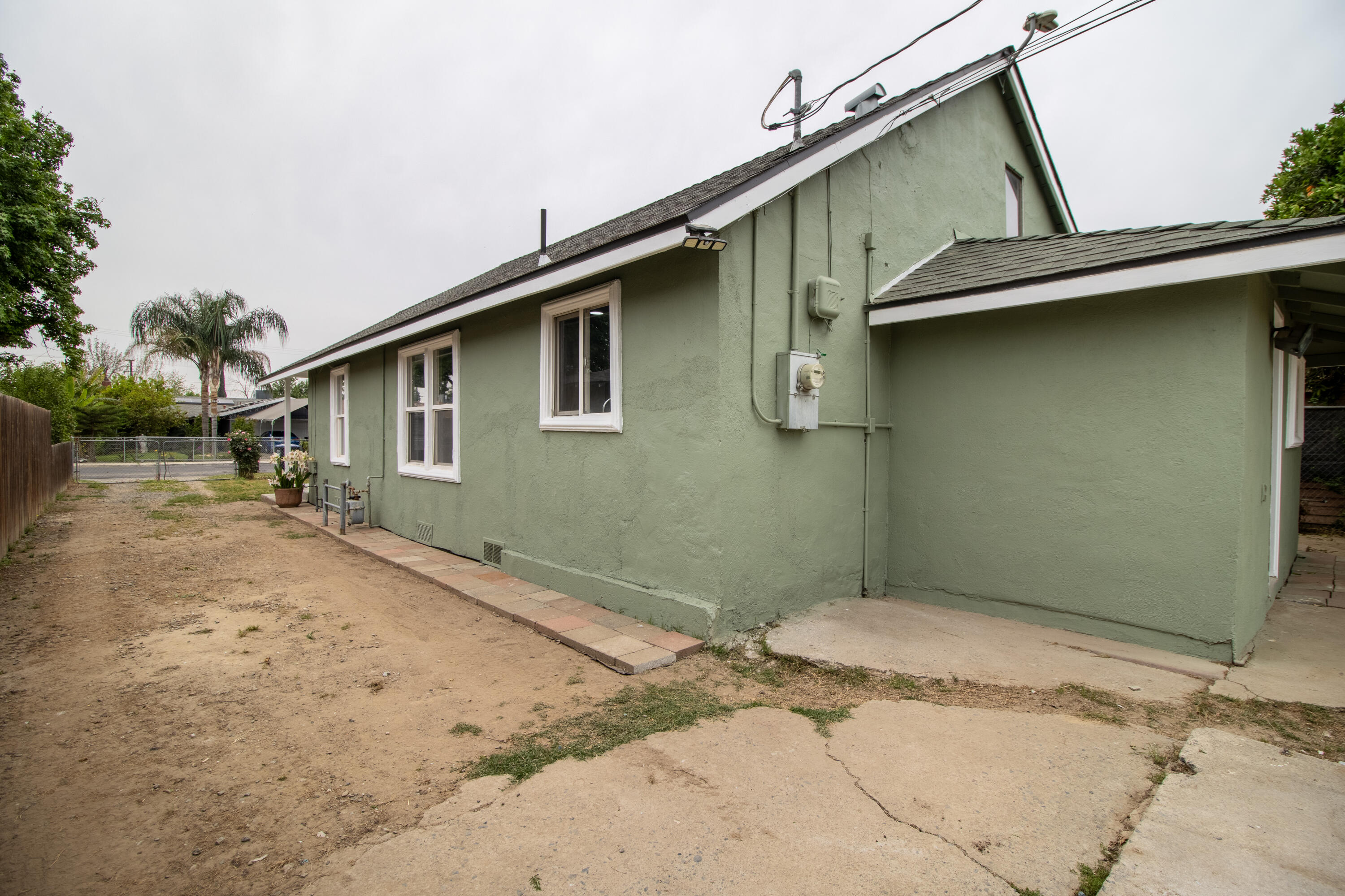 818 W W Sweet Ave, Visalia, CA 93291