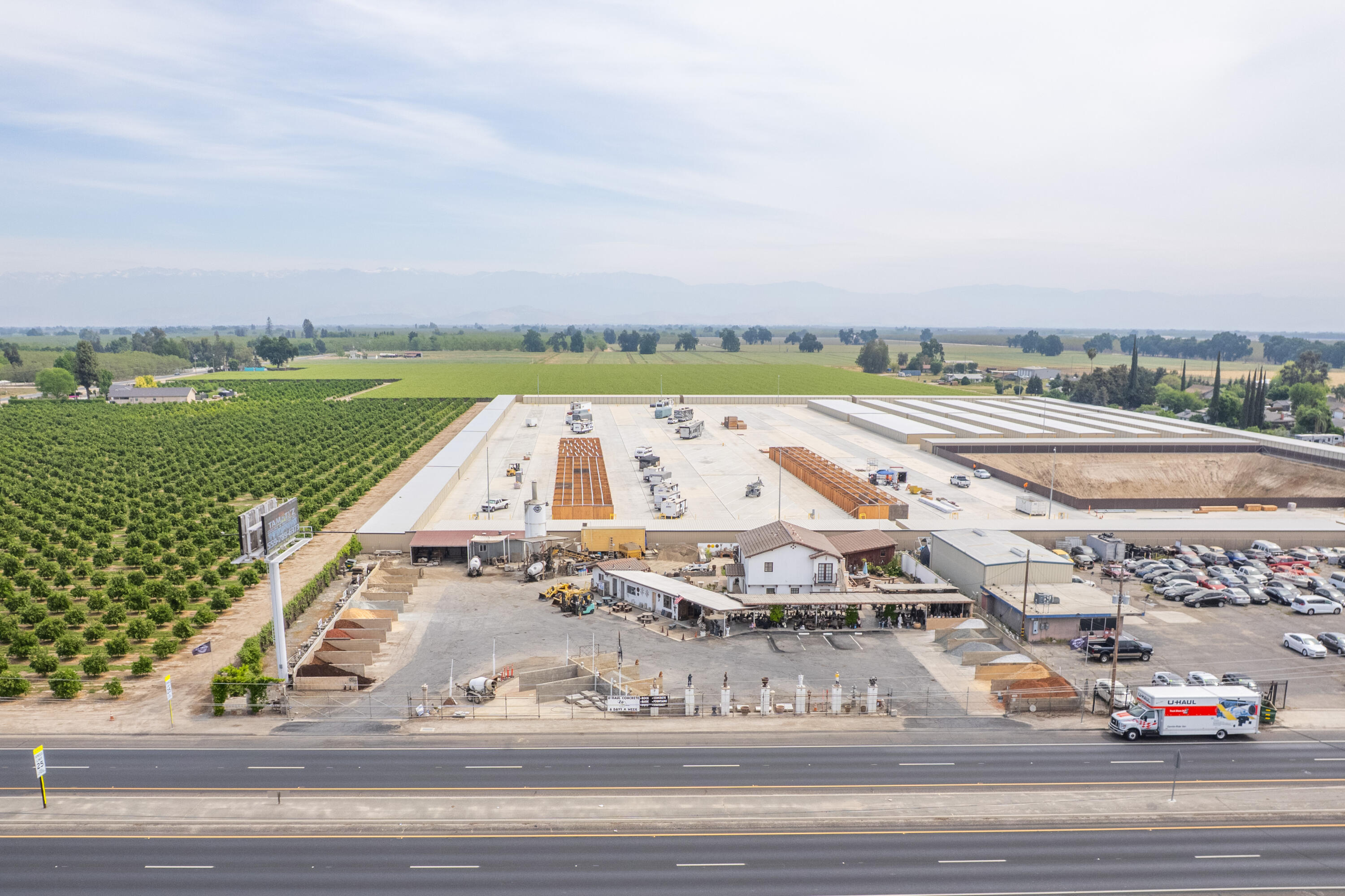 26300 N Mooney Blvd, Tulare, CA 93274