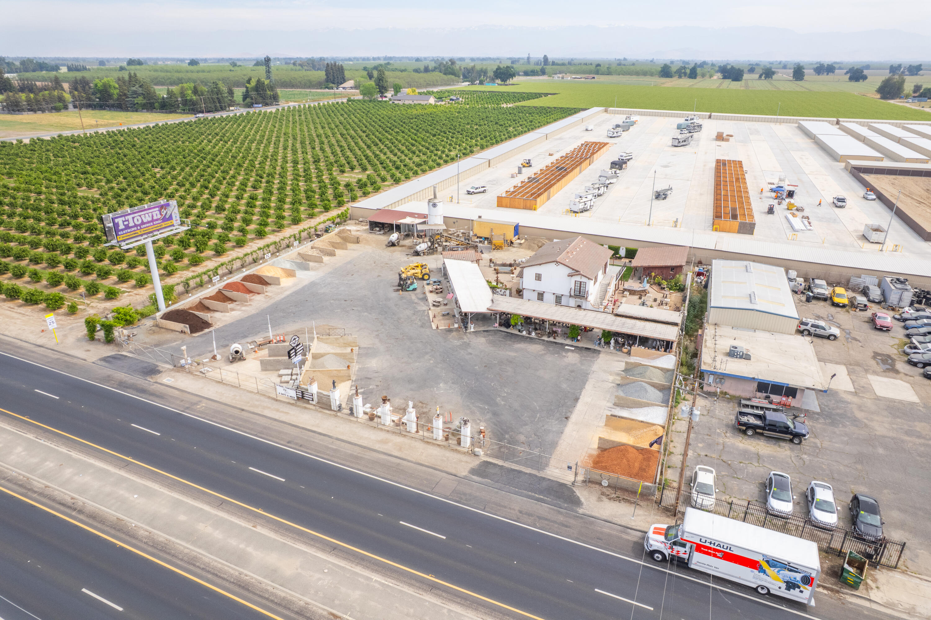 26300 N Mooney Blvd, Tulare, CA 93274