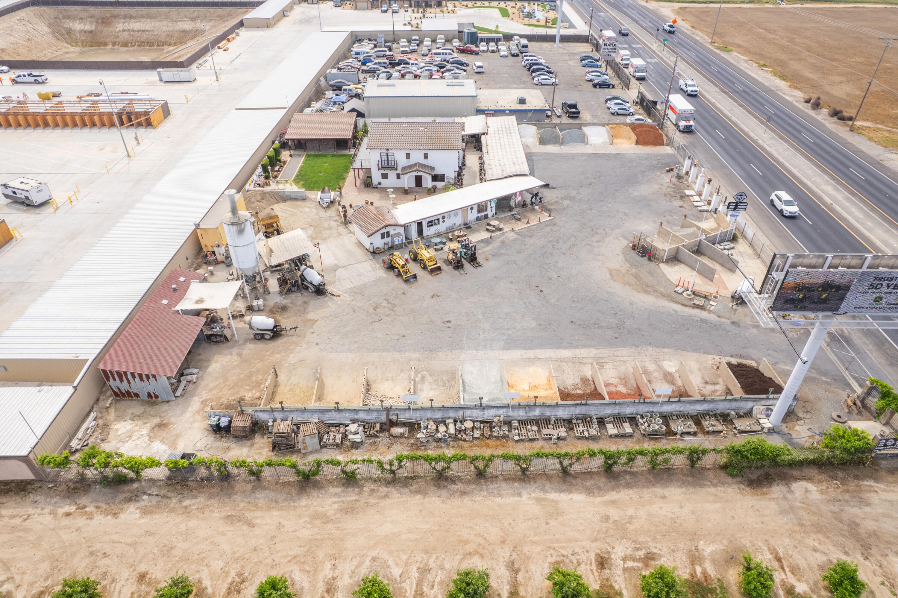 26300 N Mooney Blvd, Tulare, CA 93274