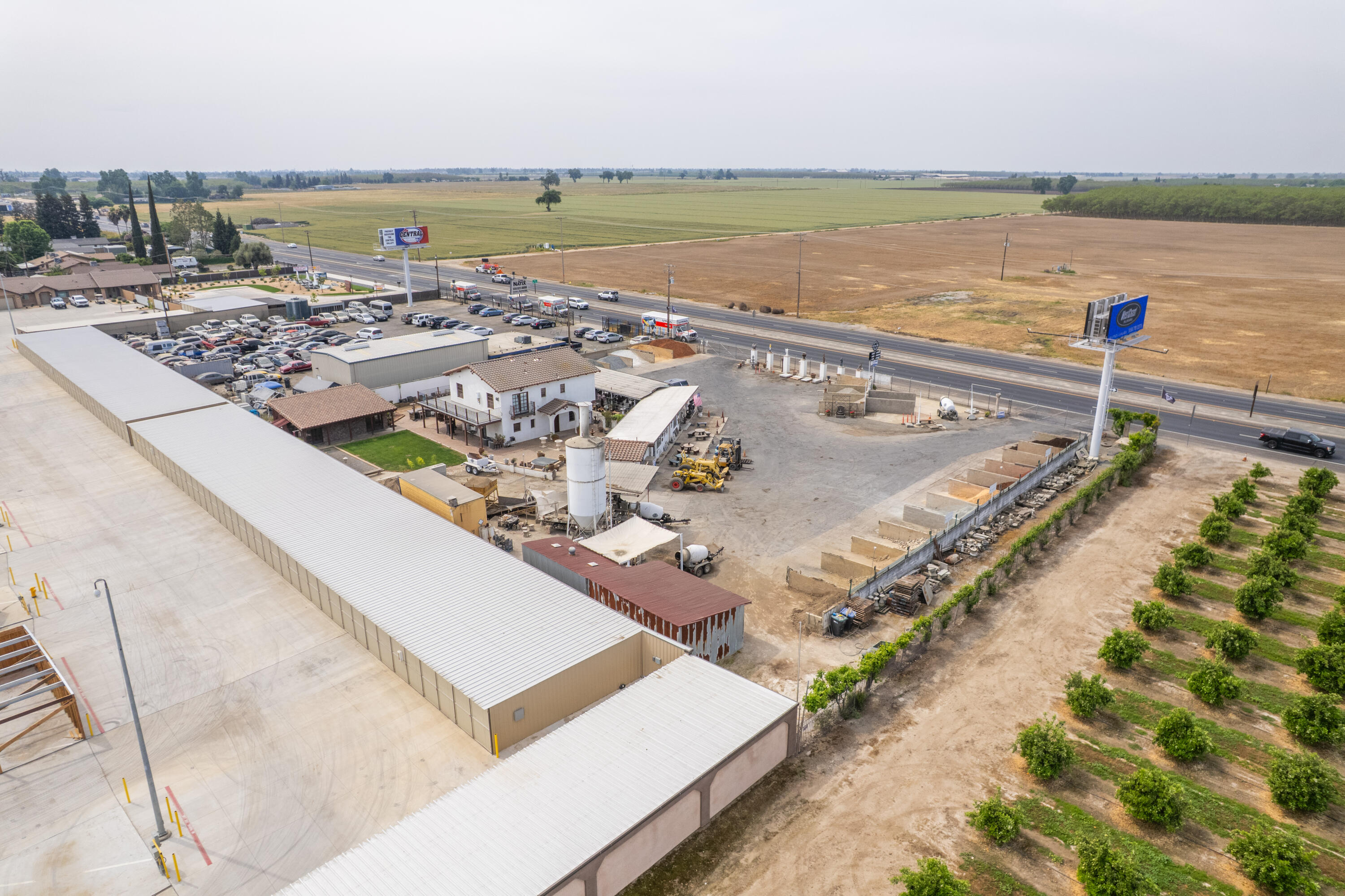 26300 N Mooney Blvd, Tulare, CA 93274