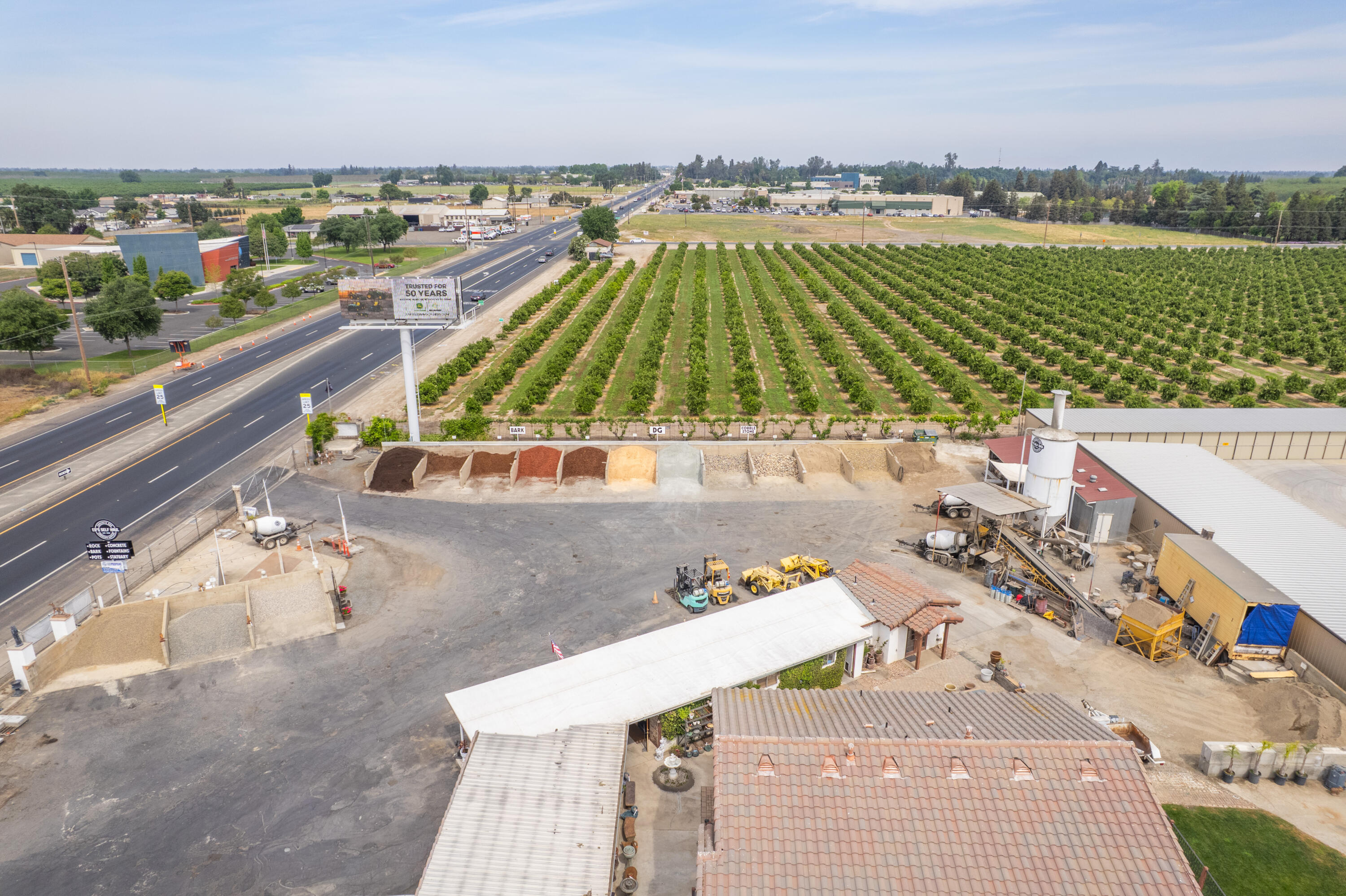 26300 N Mooney Blvd, Tulare, CA 93274