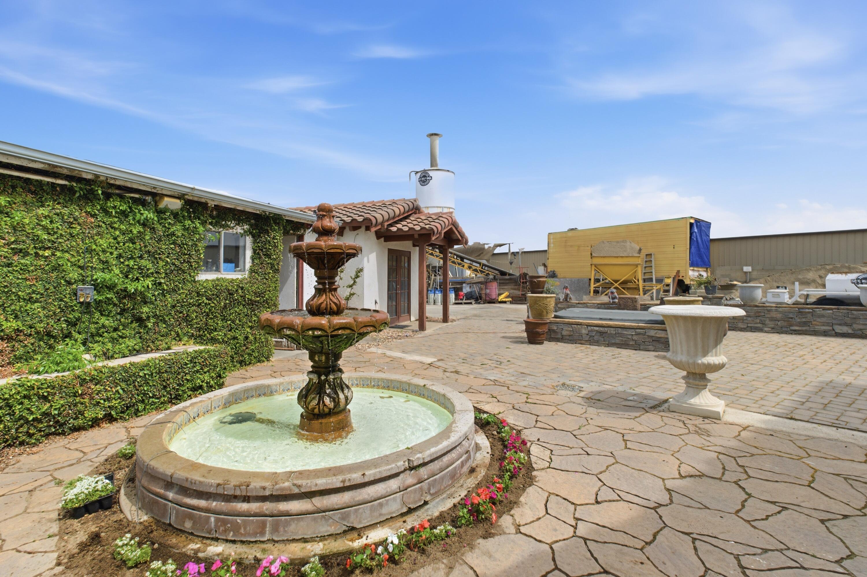 26300 N Mooney Blvd, Tulare, CA 93274