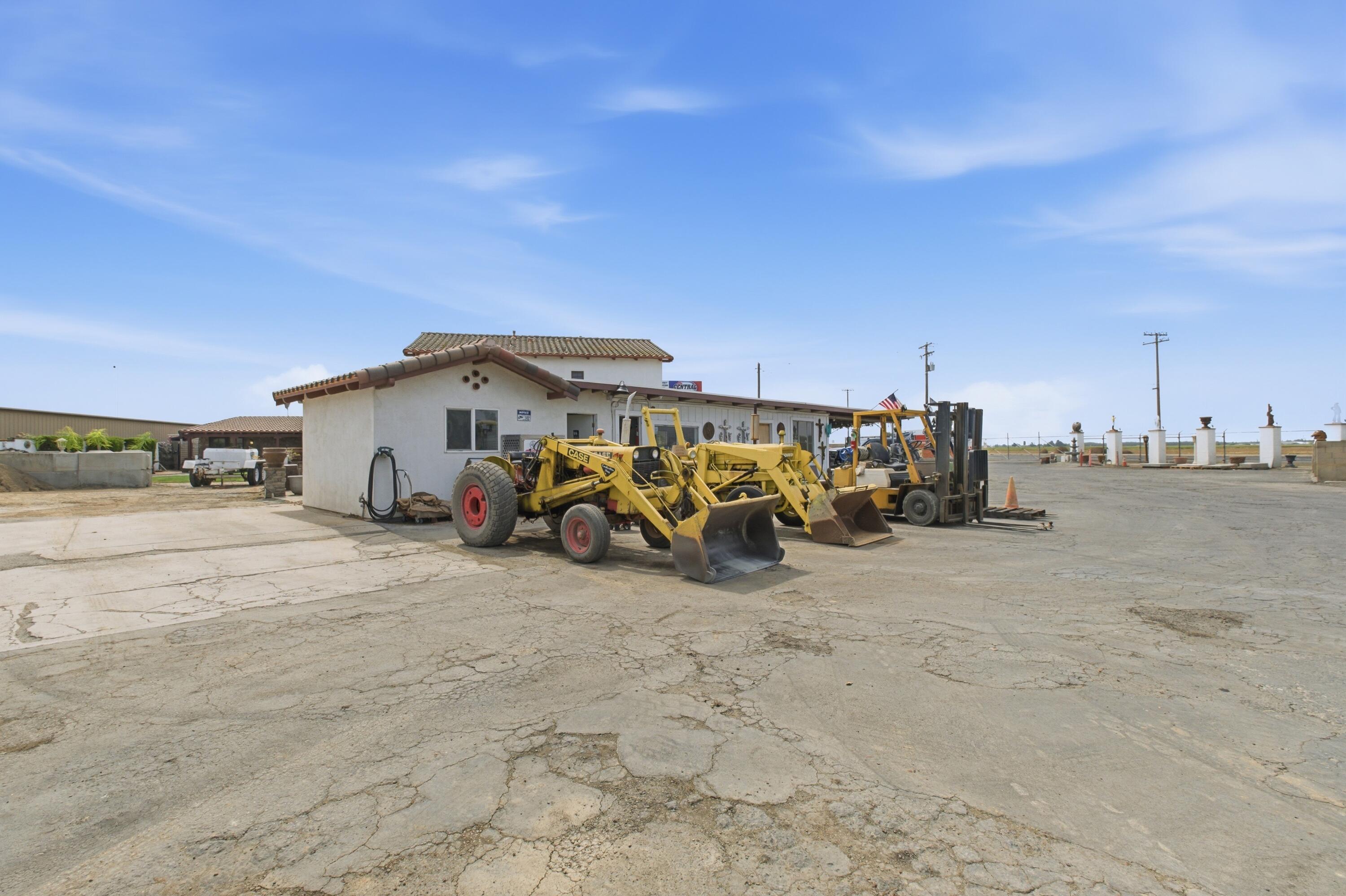 26300 N Mooney Blvd, Tulare, CA 93274