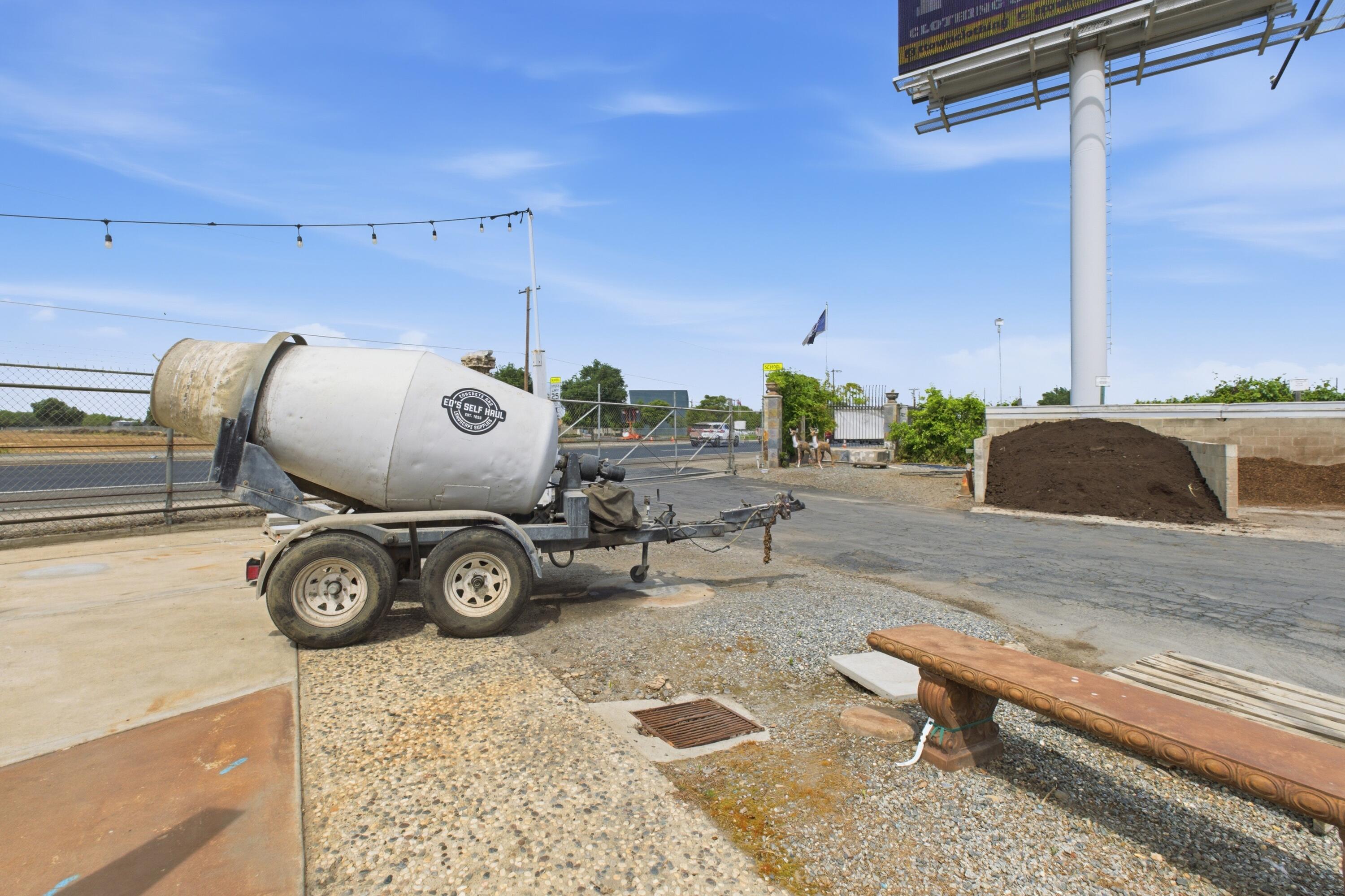 26300 N Mooney Blvd, Tulare, CA 93274