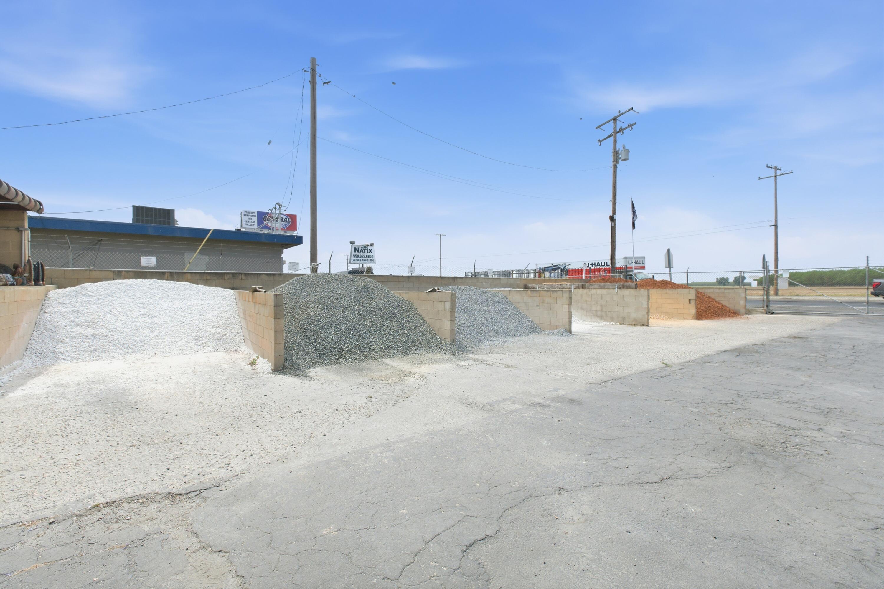 26300 N Mooney Blvd, Tulare, CA 93274