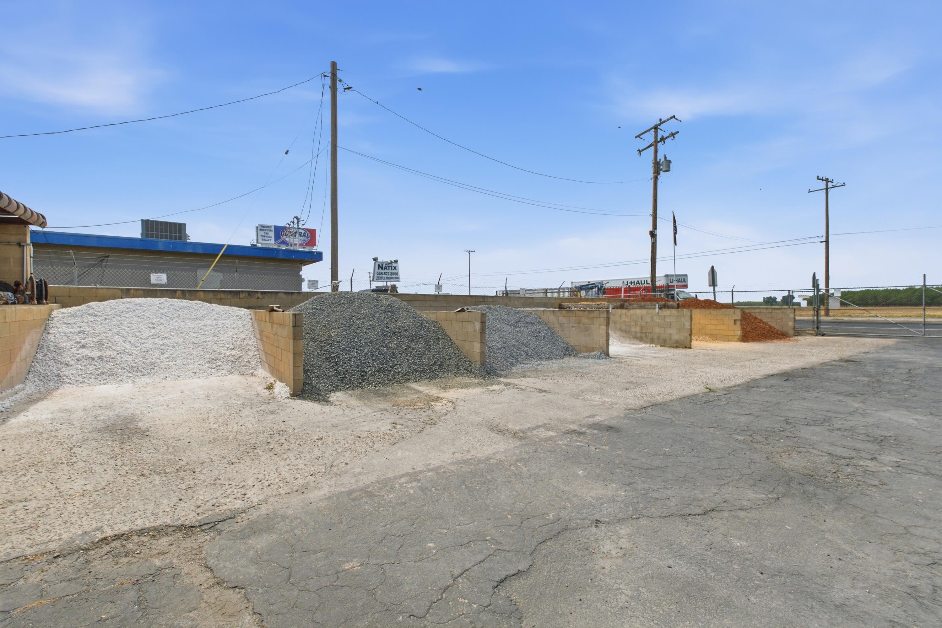 26300 N Mooney Blvd, Tulare, CA 93274