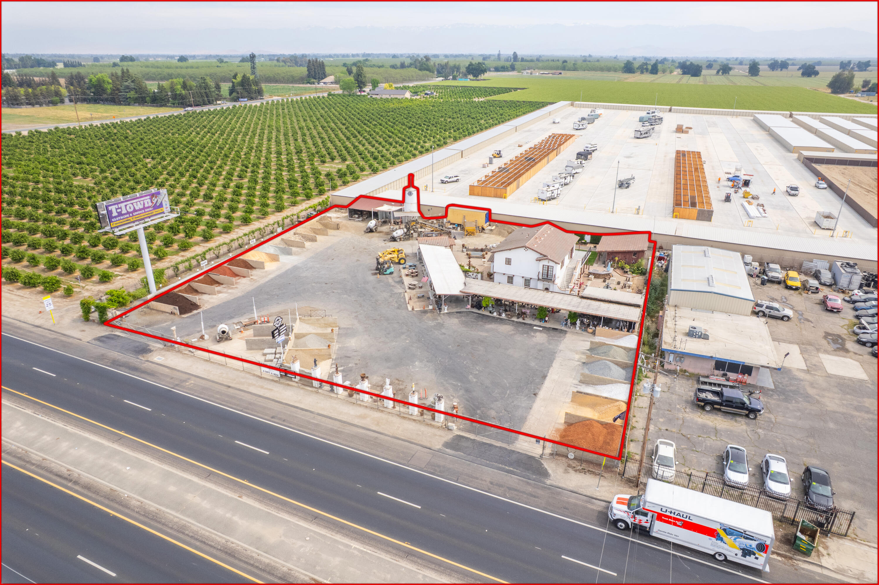 26300 N Mooney Blvd, Tulare, CA 93274