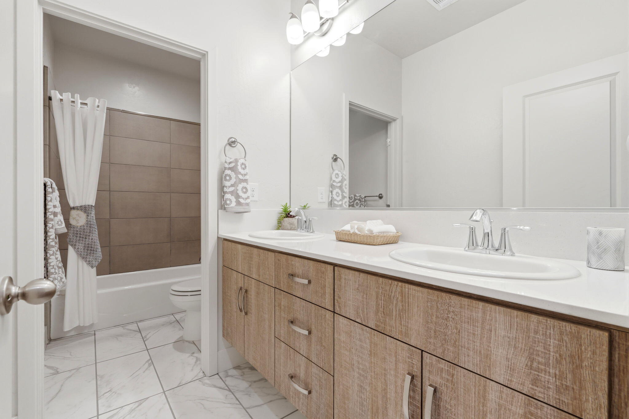 3345 W Florence Ave, Visalia, CA 93277