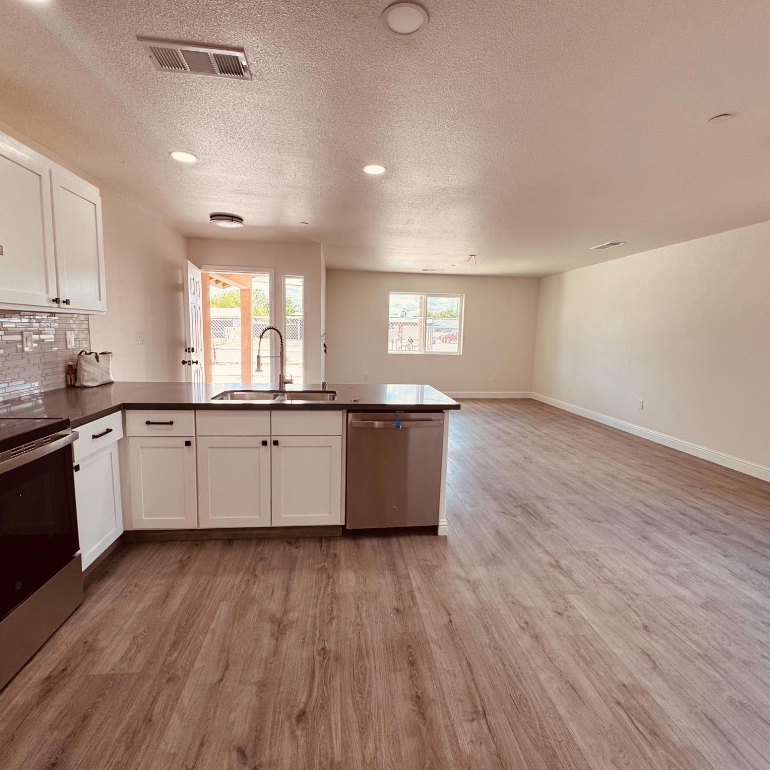 2990 S Martin Luther King Junior Blvd, Fresno, CA 93706