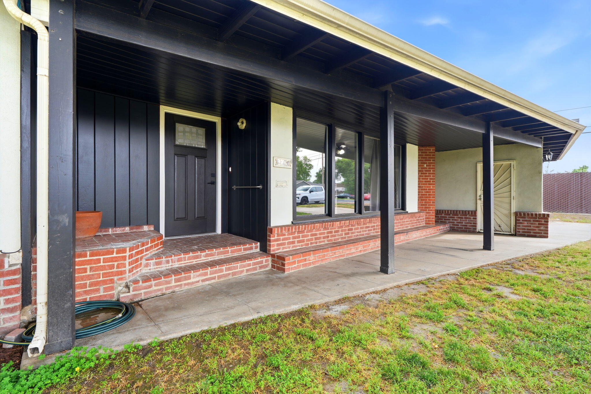 630 Auburn St, Tulare, CA 93274