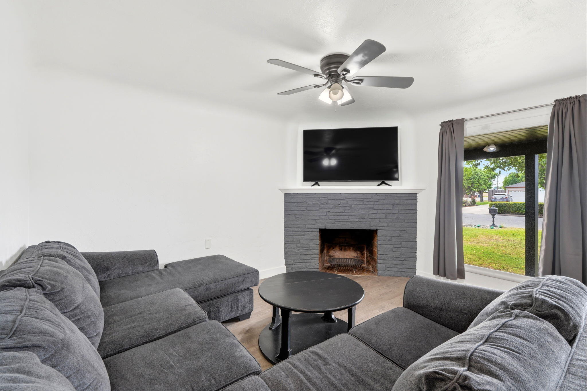 630 Auburn St, Tulare, CA 93274