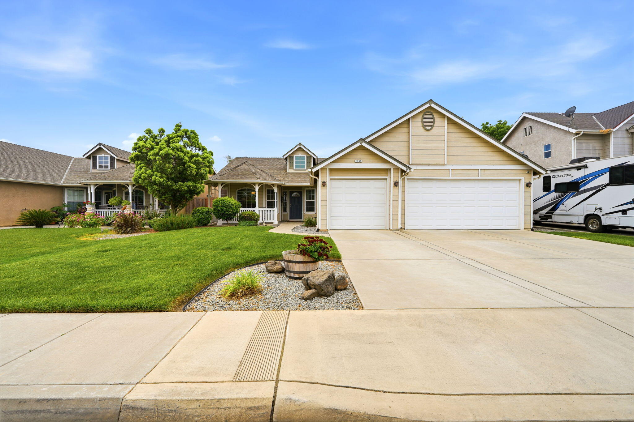 1155 W Julia Way, Hanford, CA 93230