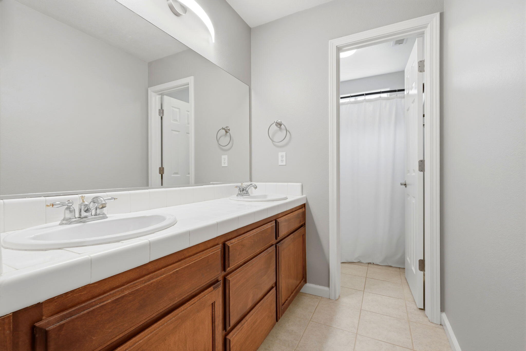 1155 W Julia Way, Hanford, CA 93230