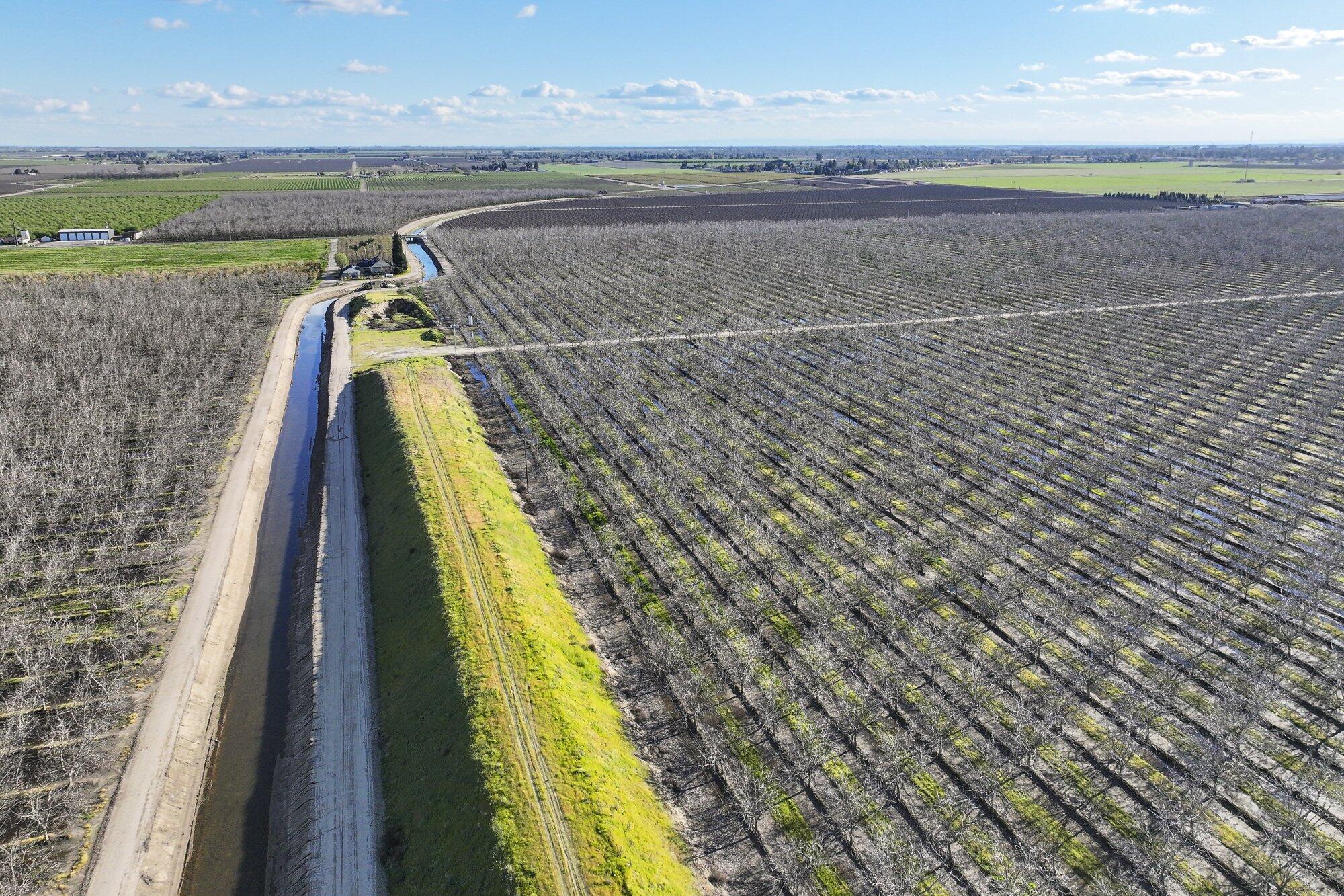 3012 N Oakmore Rd, Tulare, CA 93274