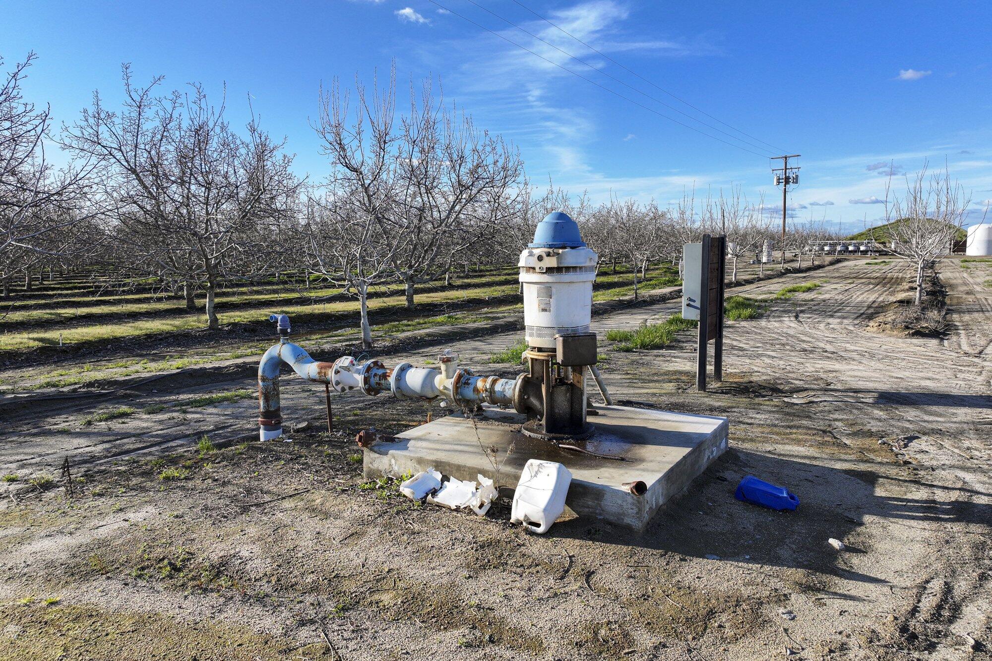 3012 N Oakmore Rd, Tulare, CA 93274